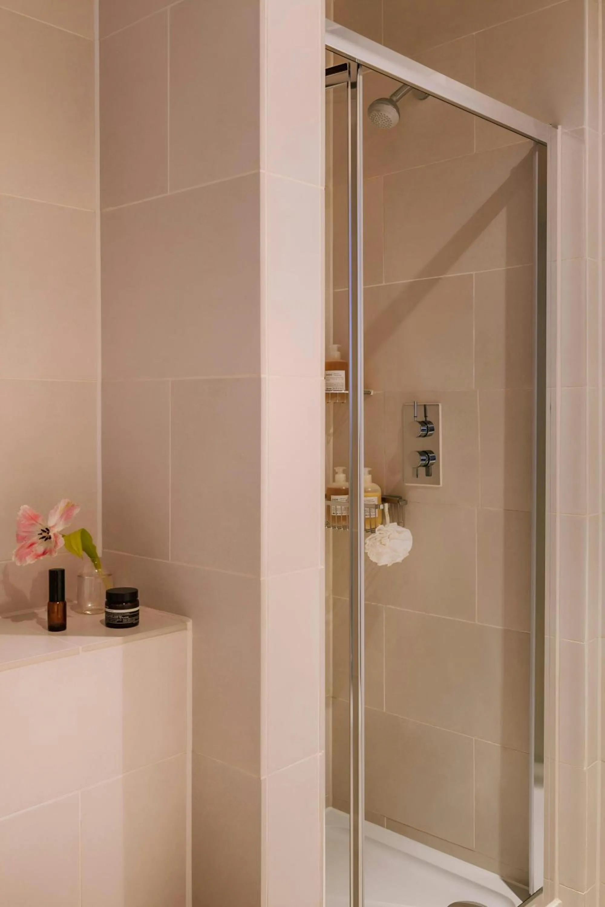 Bathroom in The Gilbert Hotel Kensington, Sonder Hotel by Marriott Bonvoy