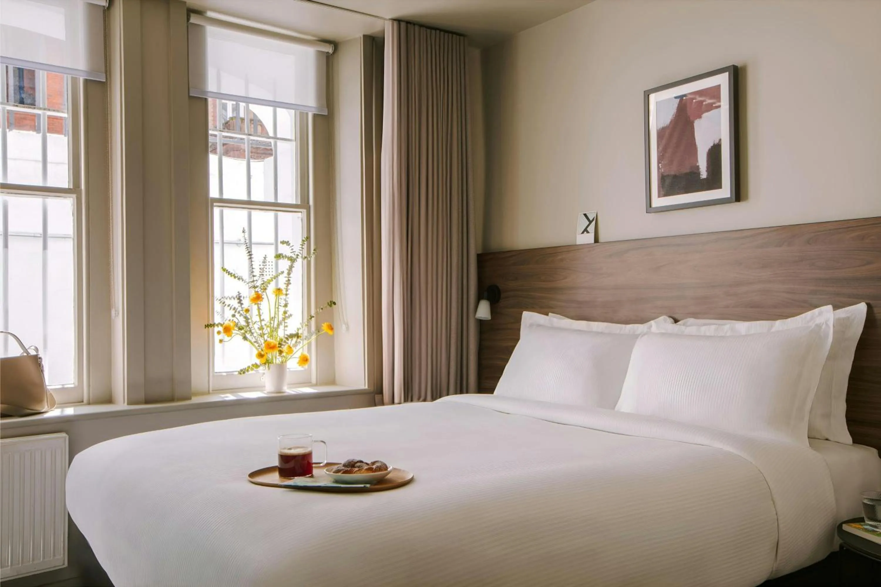 Bedroom, Bed in The Gilbert Hotel Kensington, Sonder Hotel by Marriott Bonvoy