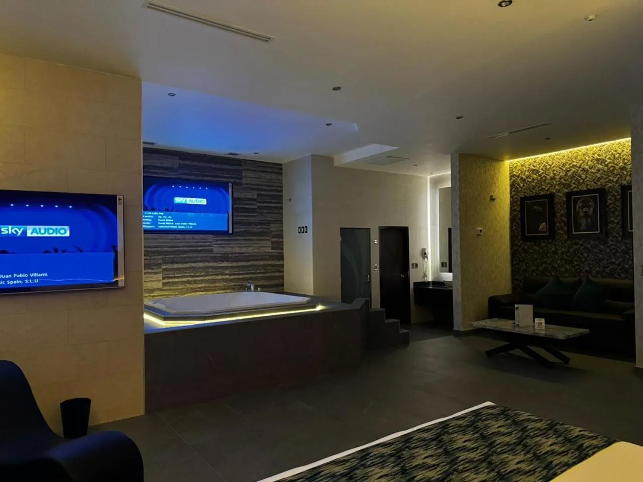 Communal lounge/ TV room in MOTEL CIES