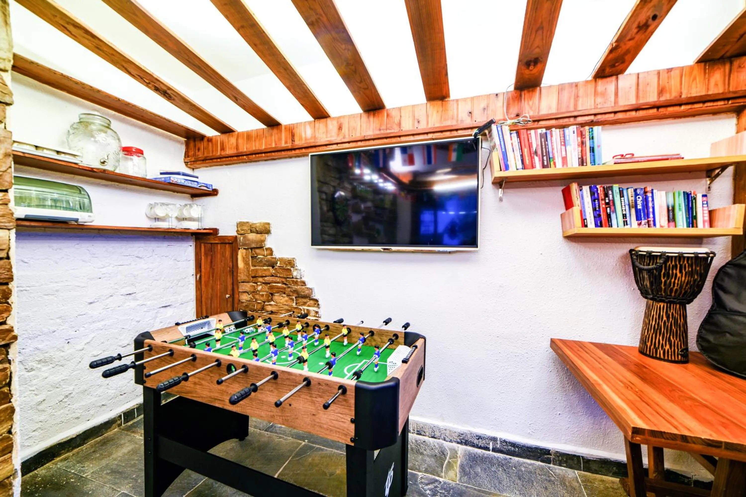 Communal lounge/ TV room in Destination Youth Hostel