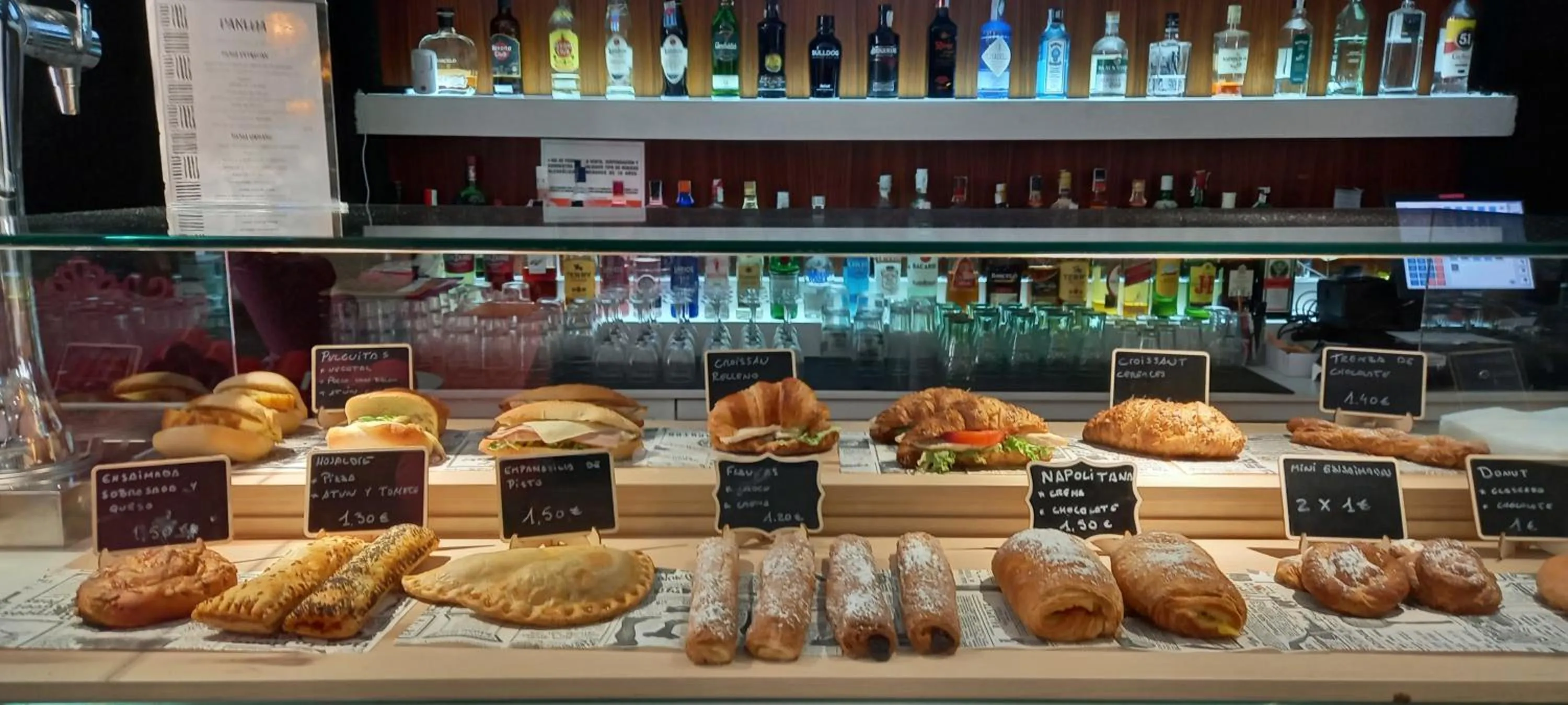 Breakfast in Urban Youth Hostel