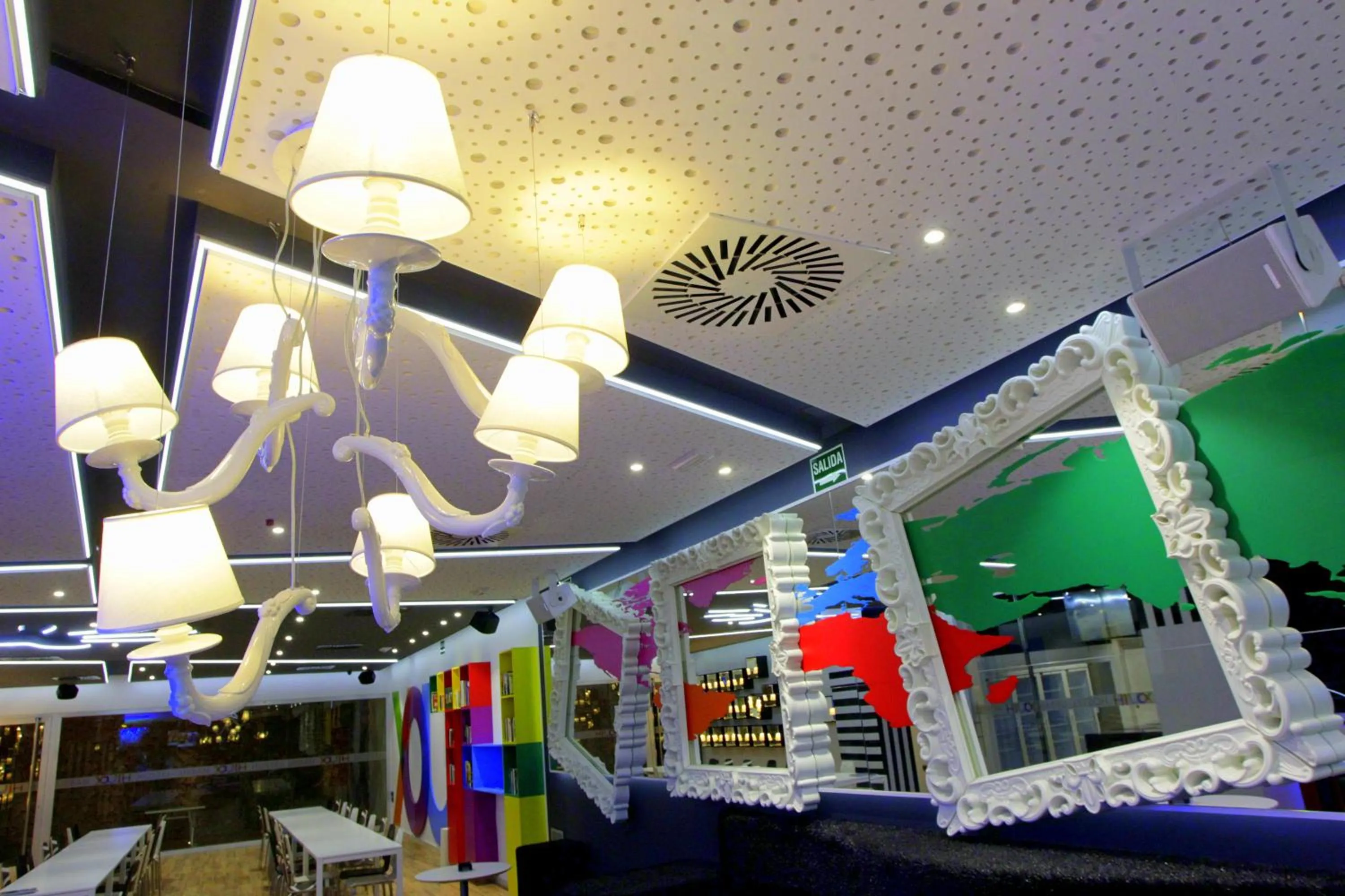 Communal lounge/ TV room in Urban Youth Hostel