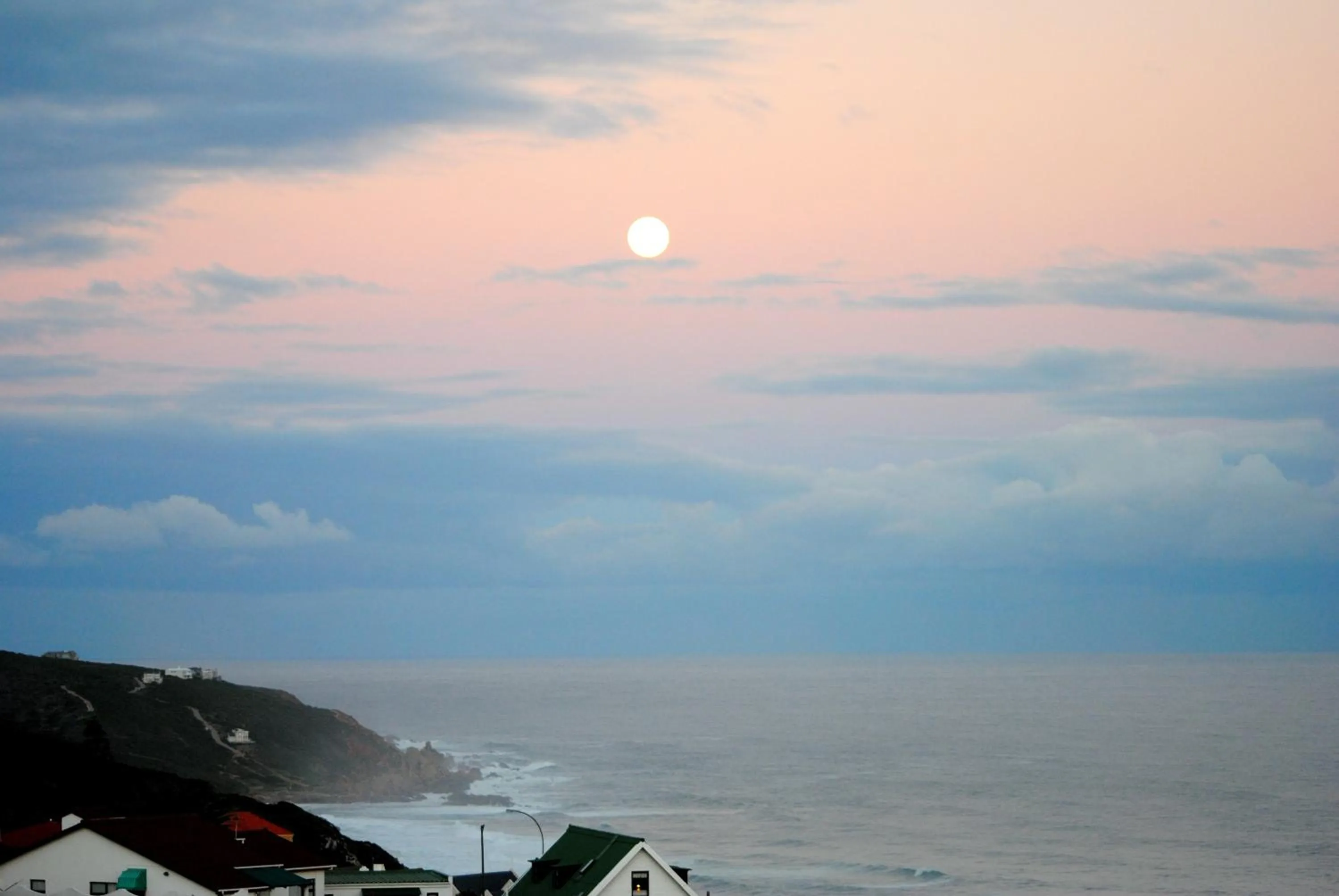 Communal lounge/ TV room in Eden Guesthouse B&B