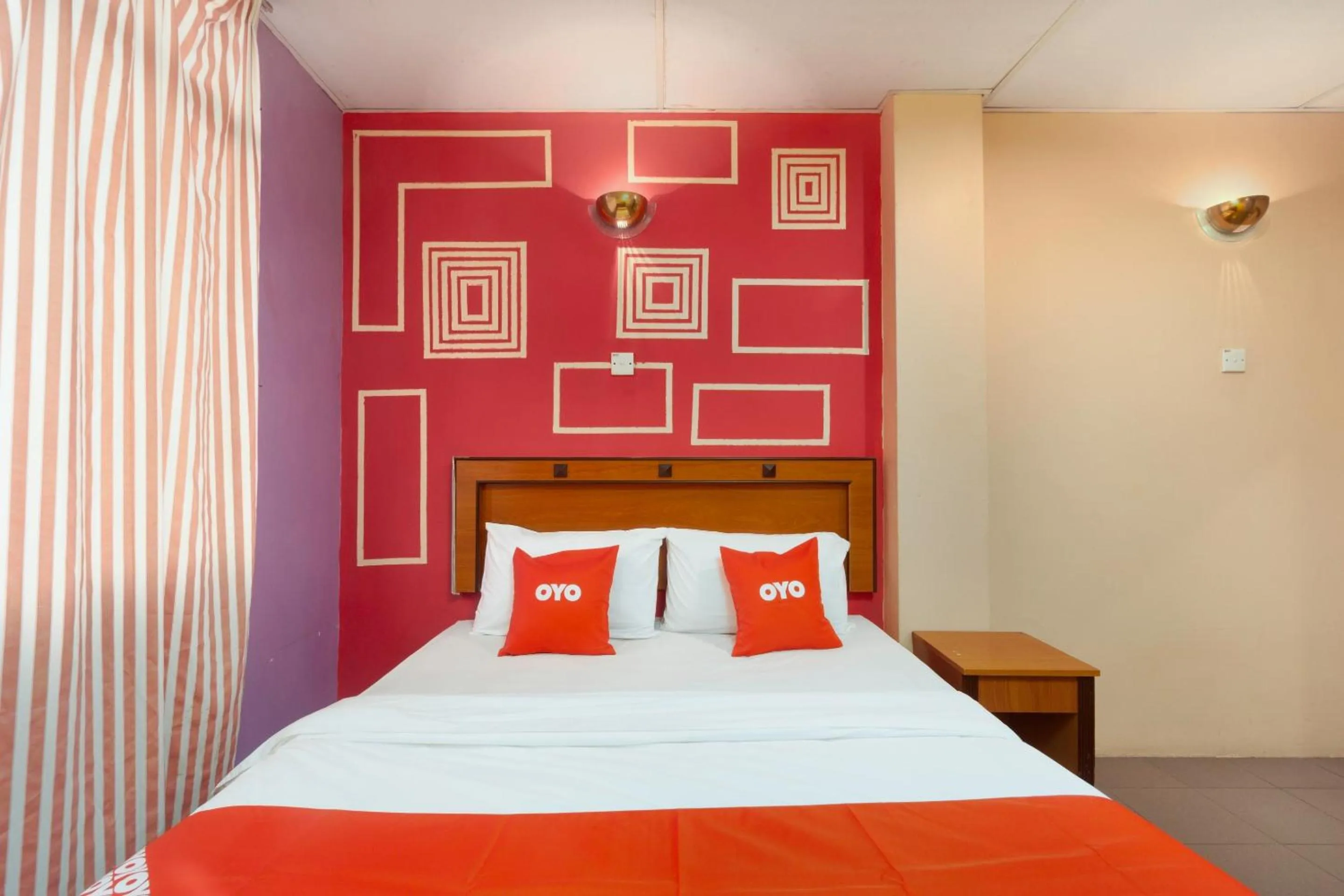 Bedroom in OYO 90929 DJ Hotel