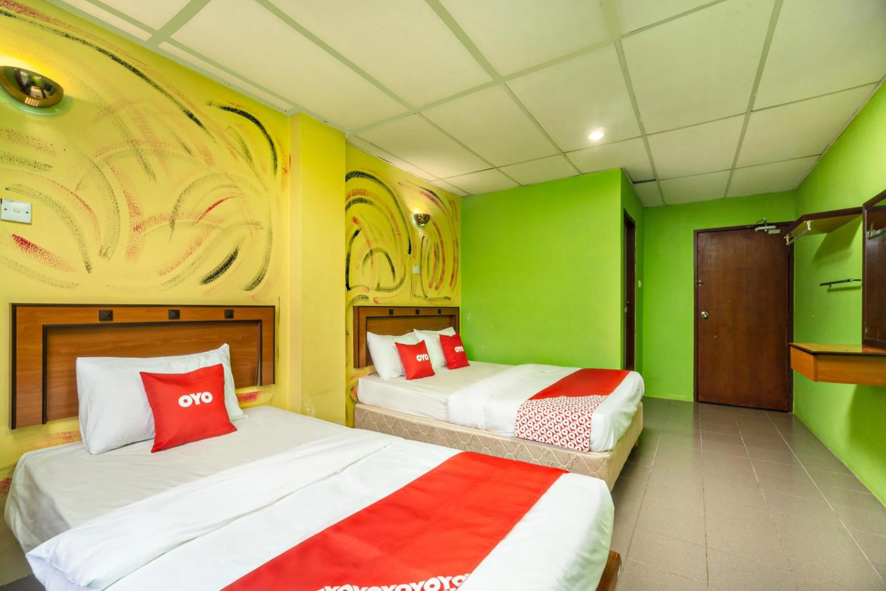 Bedroom in OYO 90929 DJ Hotel