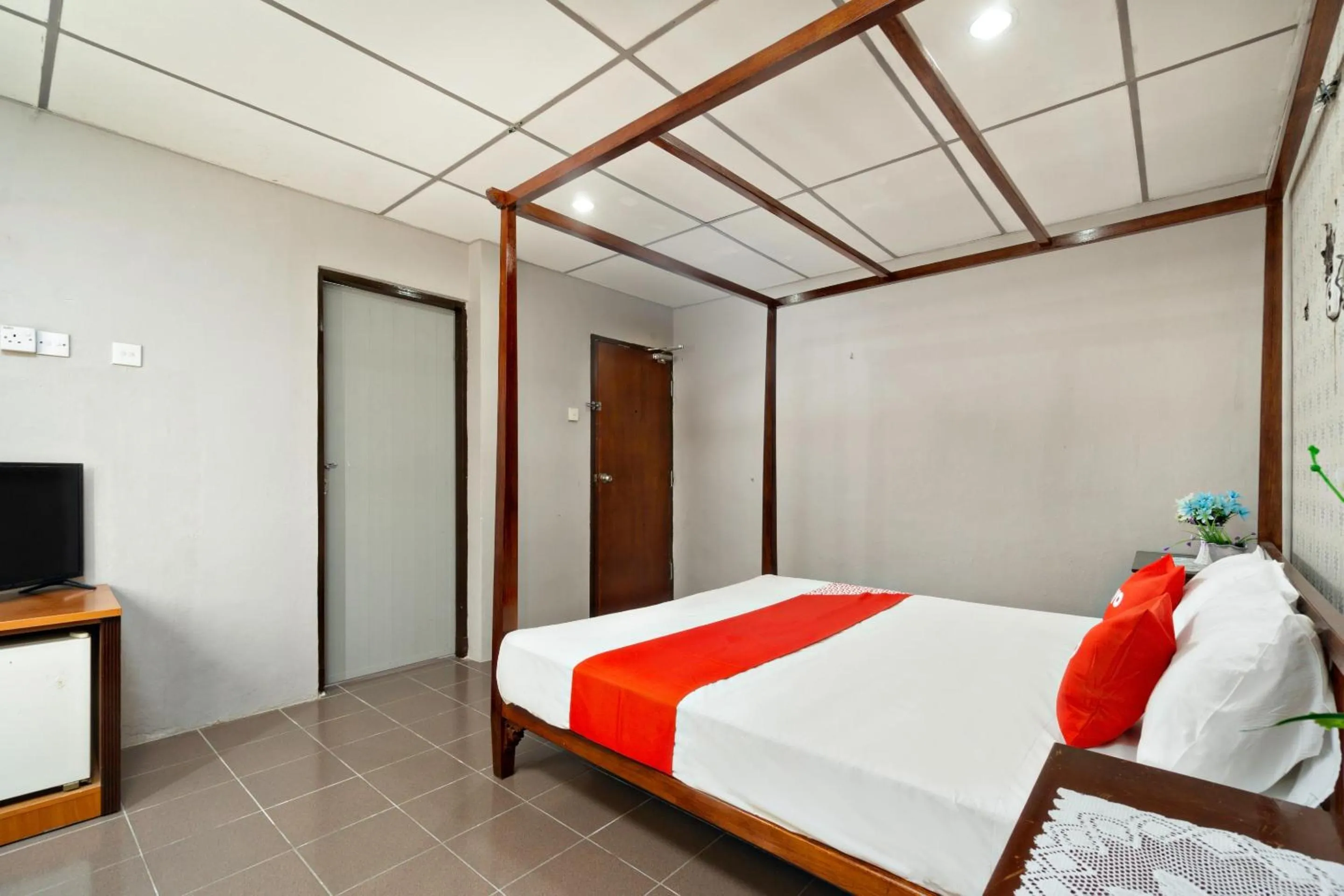 Bedroom in OYO 90929 DJ Hotel