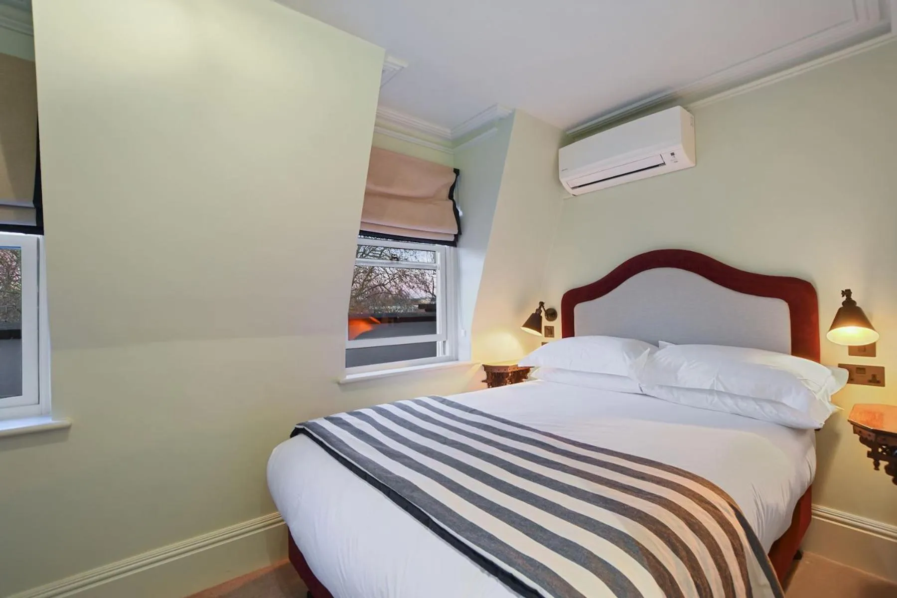 Bed in Twenty Nevern Square Hotel