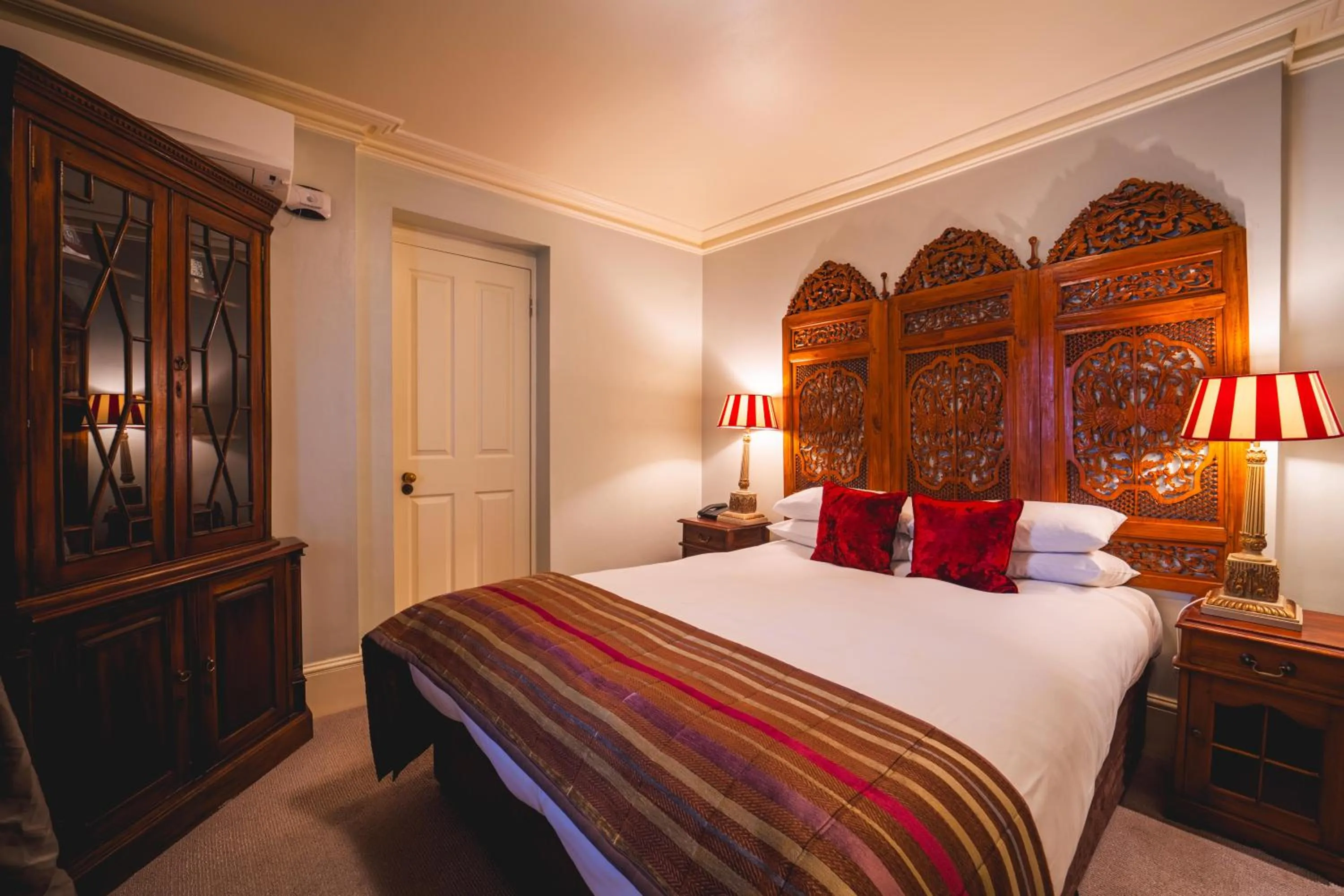 Bed in Twenty Nevern Square Hotel