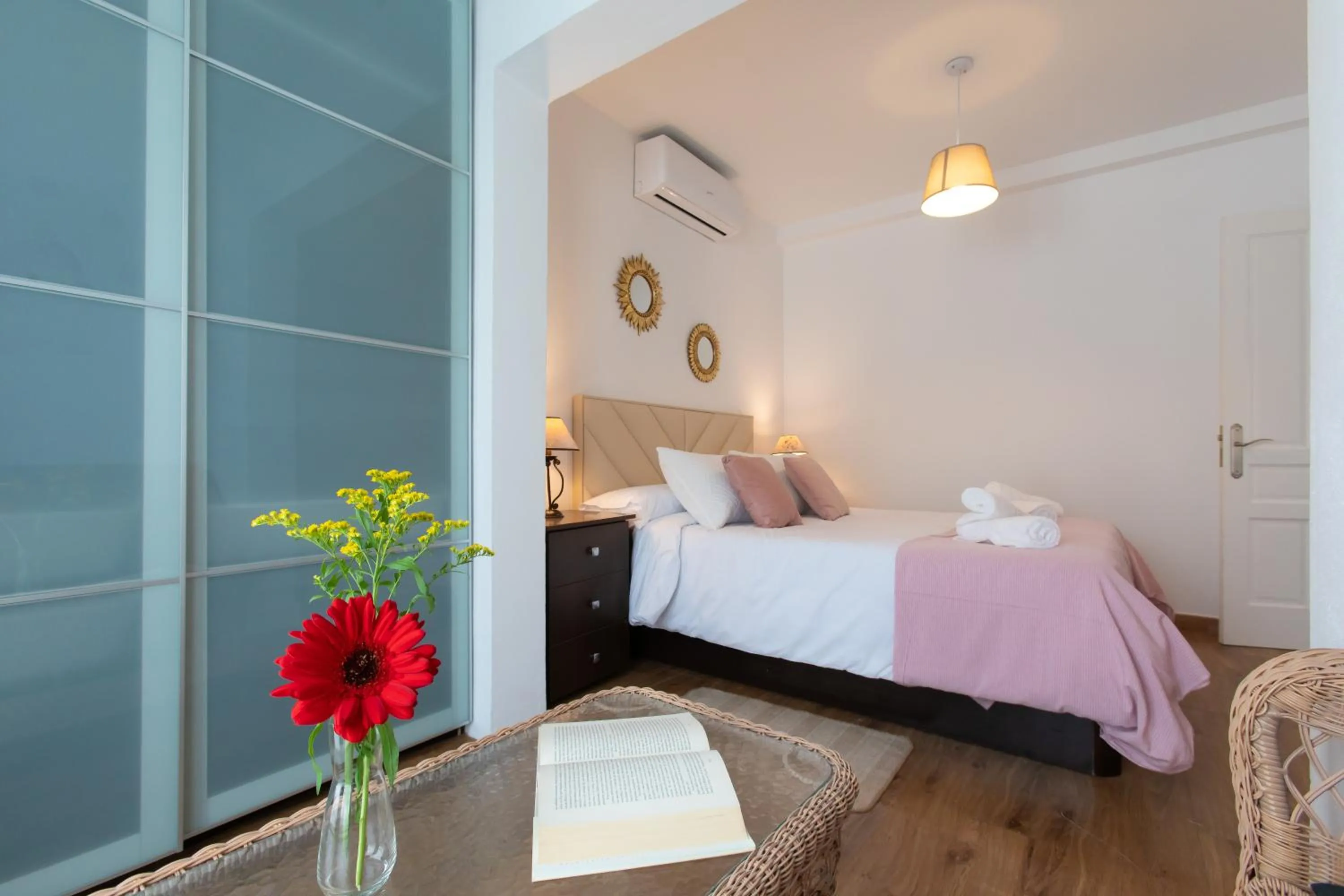 Photo of the whole room, Bed in Boutique Rooms Playa Burriana