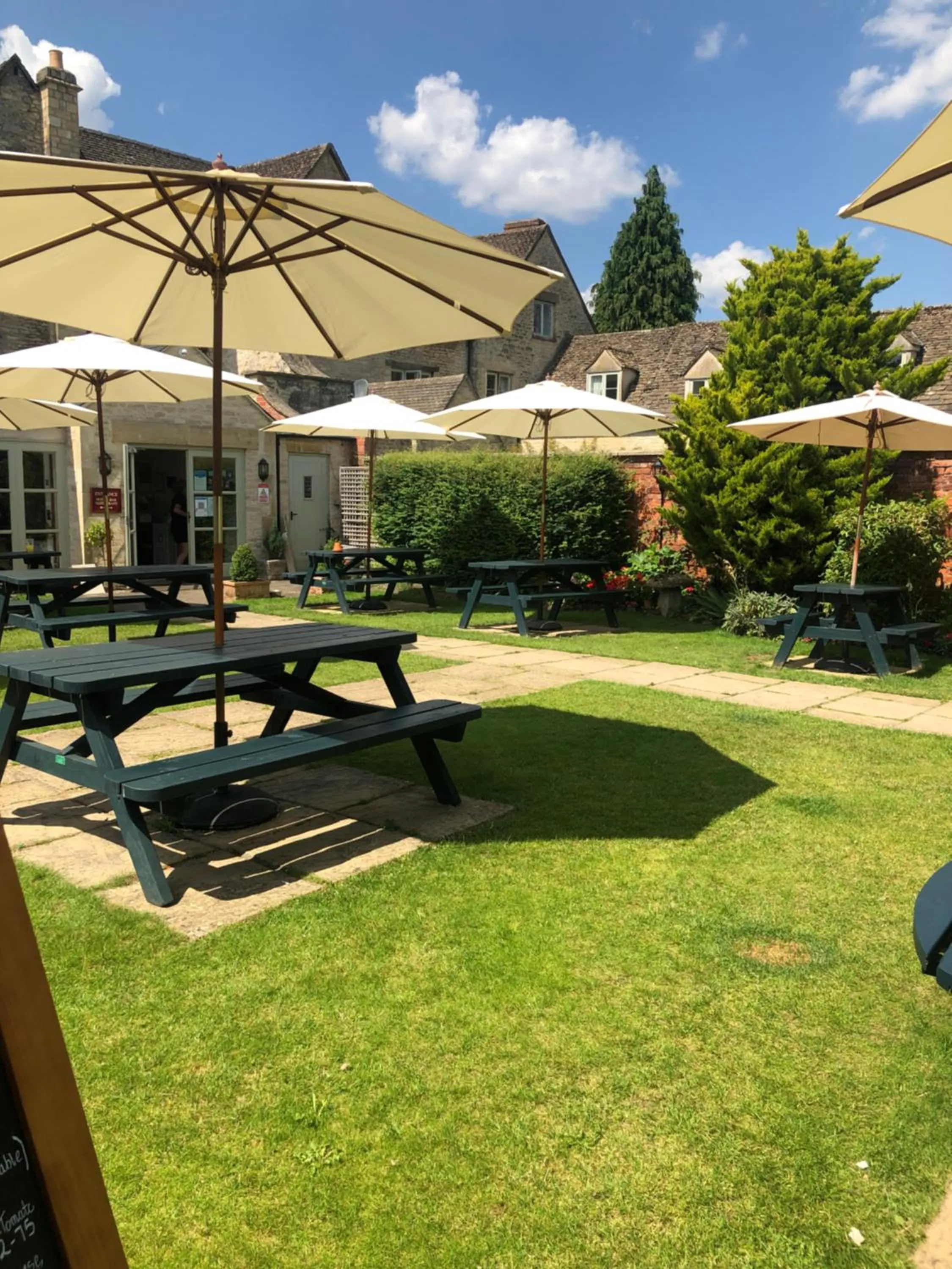 Corinium Hotel & Restaurant