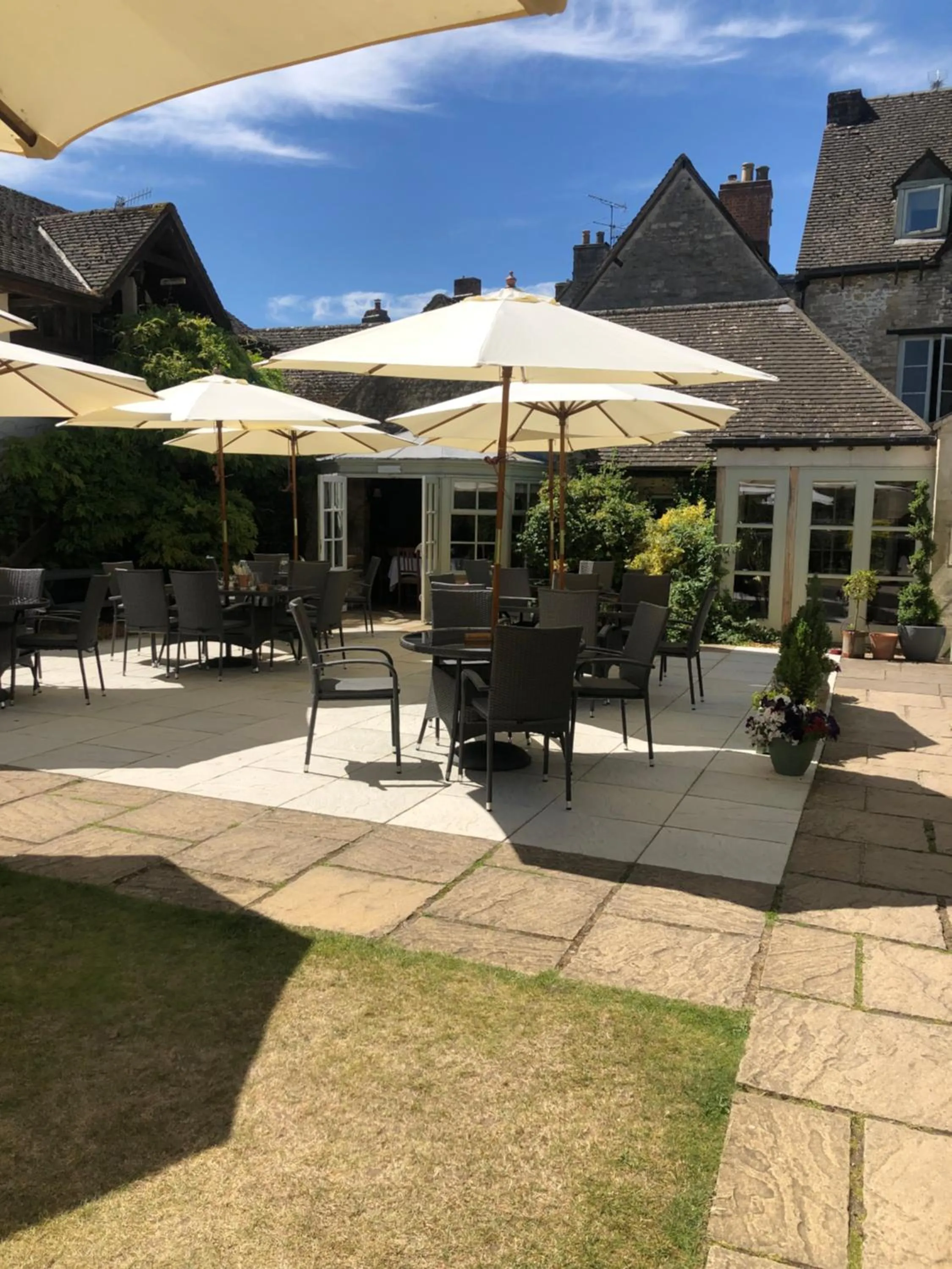 Corinium Hotel & Restaurant