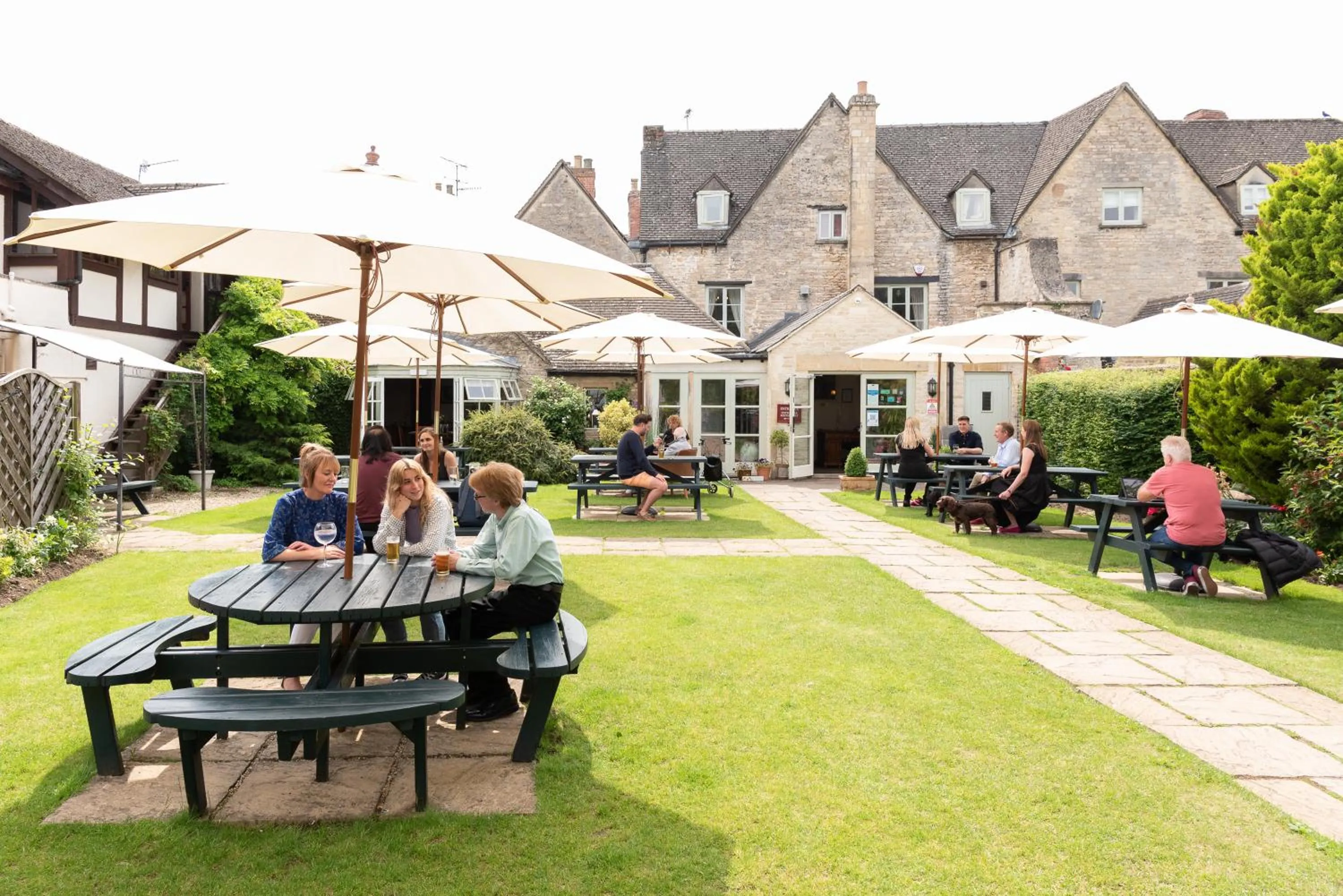 Corinium Hotel & Restaurant