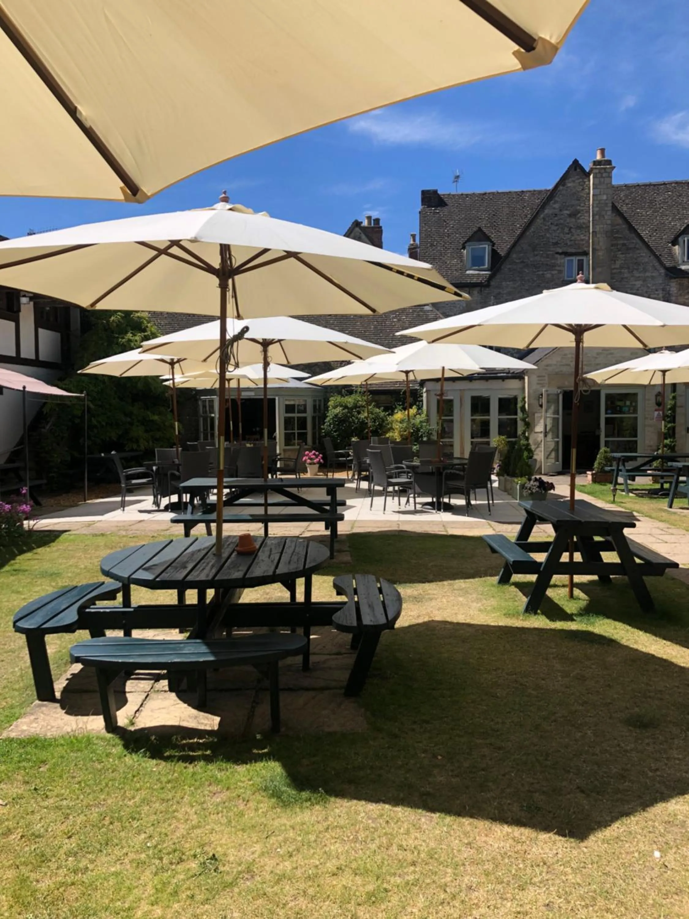 Corinium Hotel & Restaurant