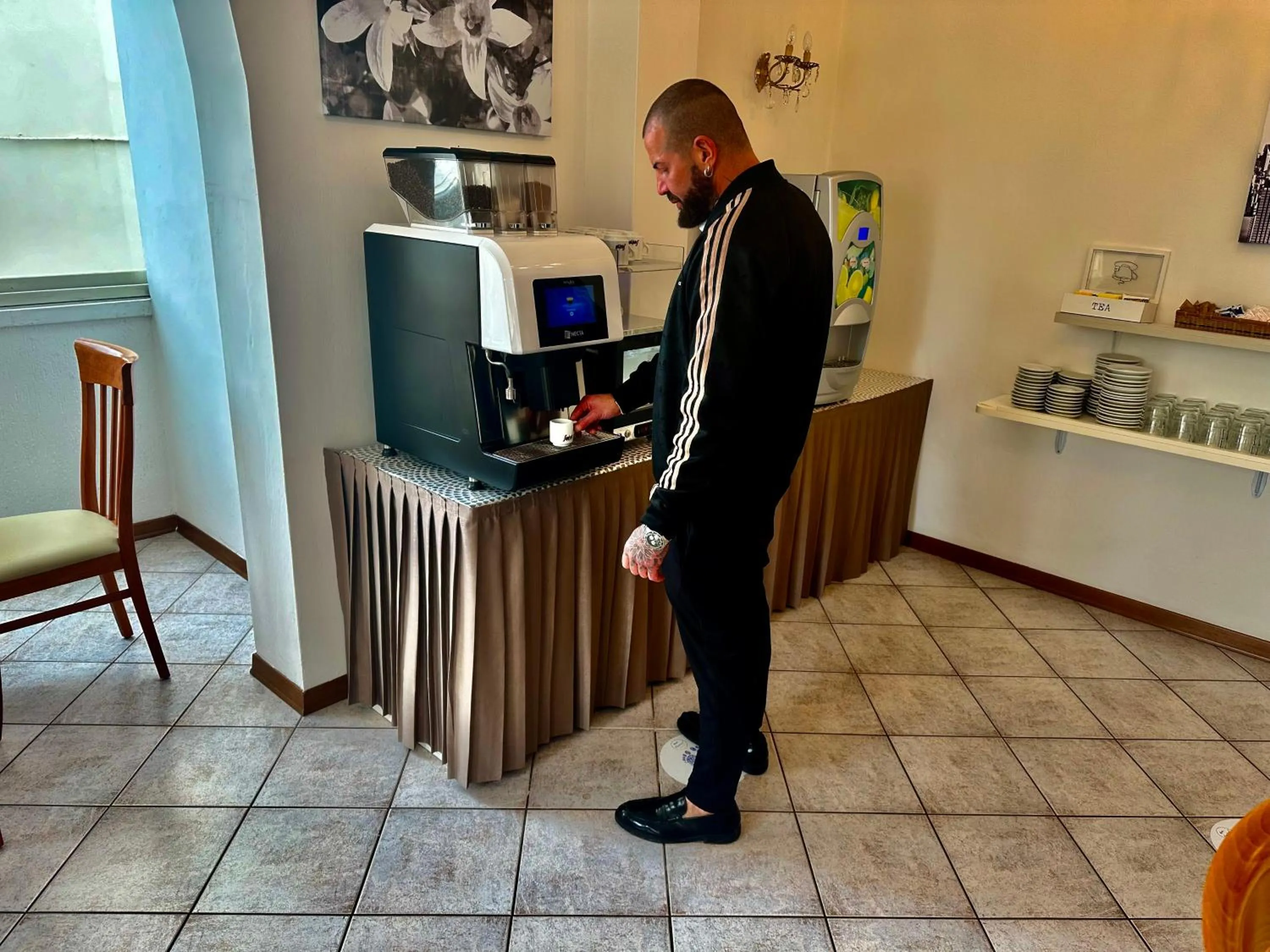 Restaurant/places to eat in Hotel Napoleon