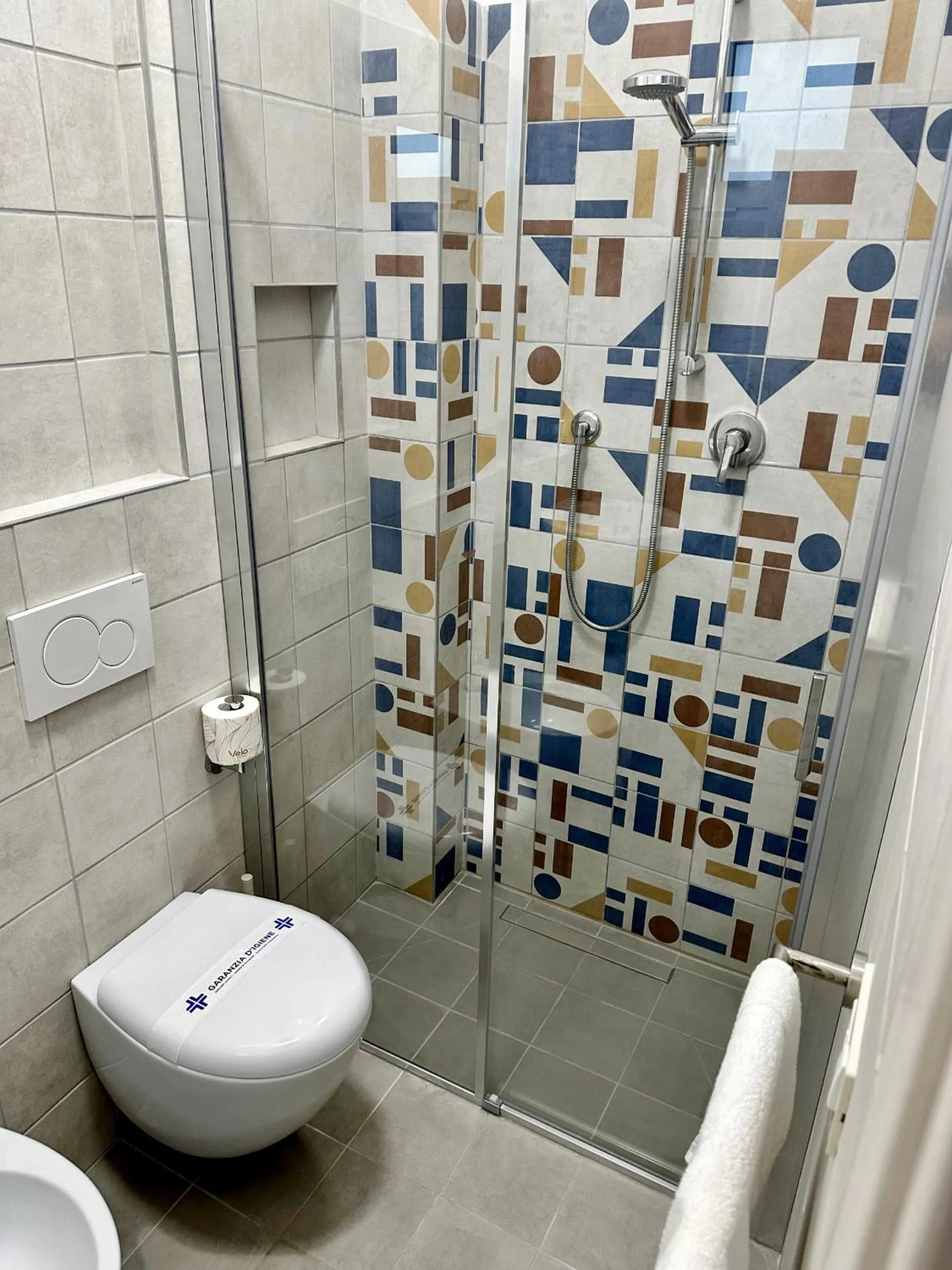 Shower in Hotel Napoleon