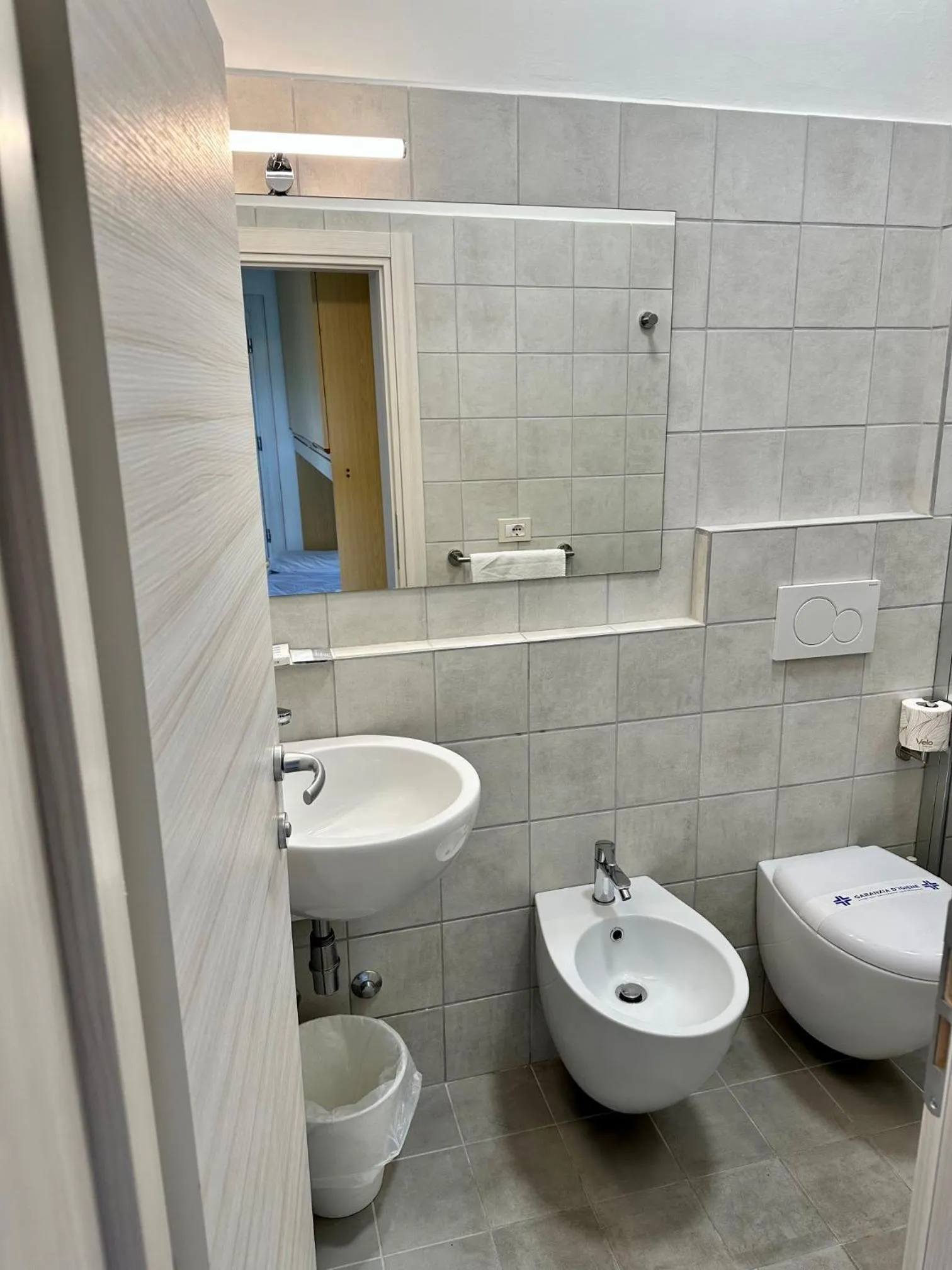 Shower in Hotel Napoleon