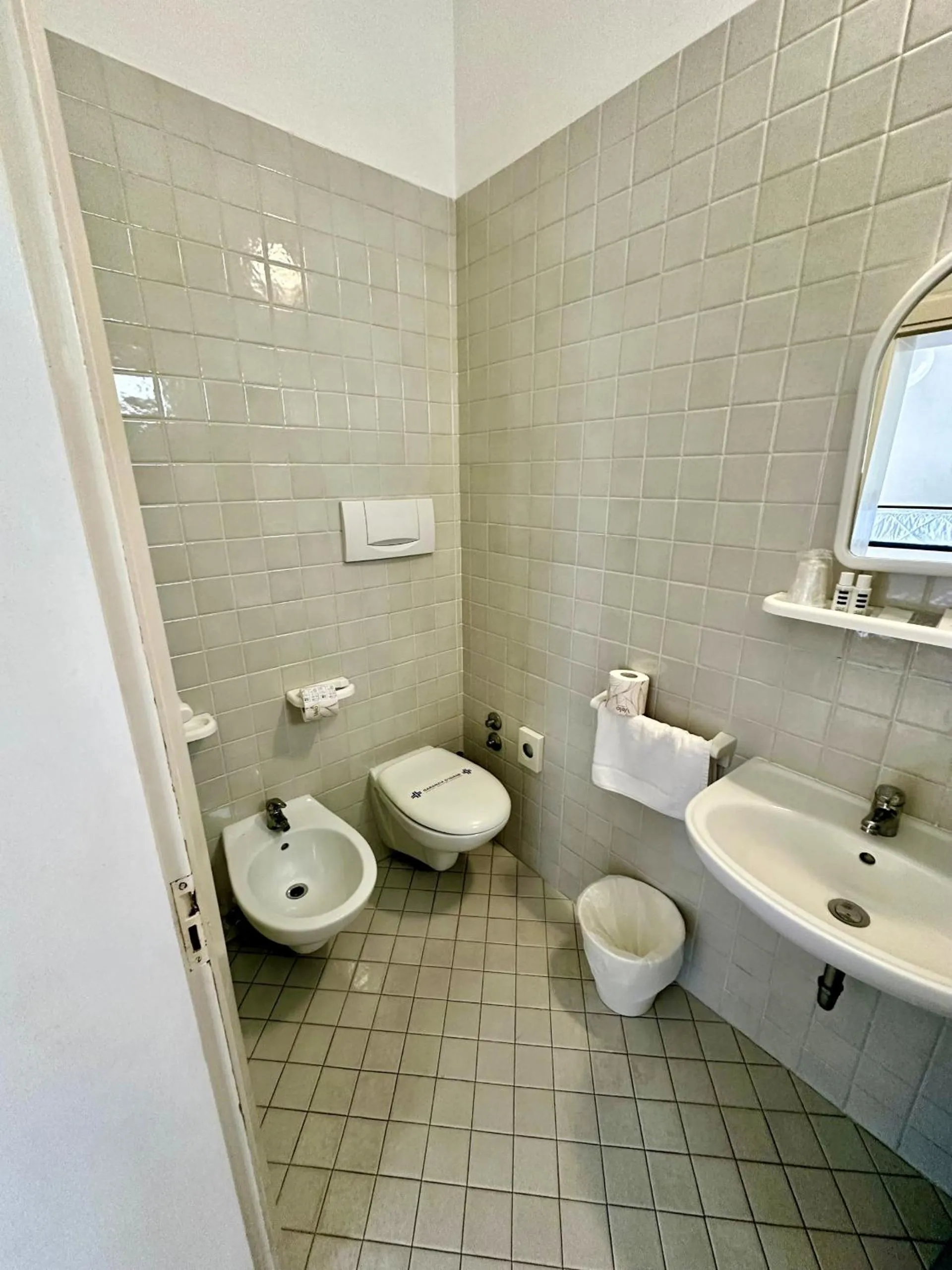 Shower in Hotel Napoleon