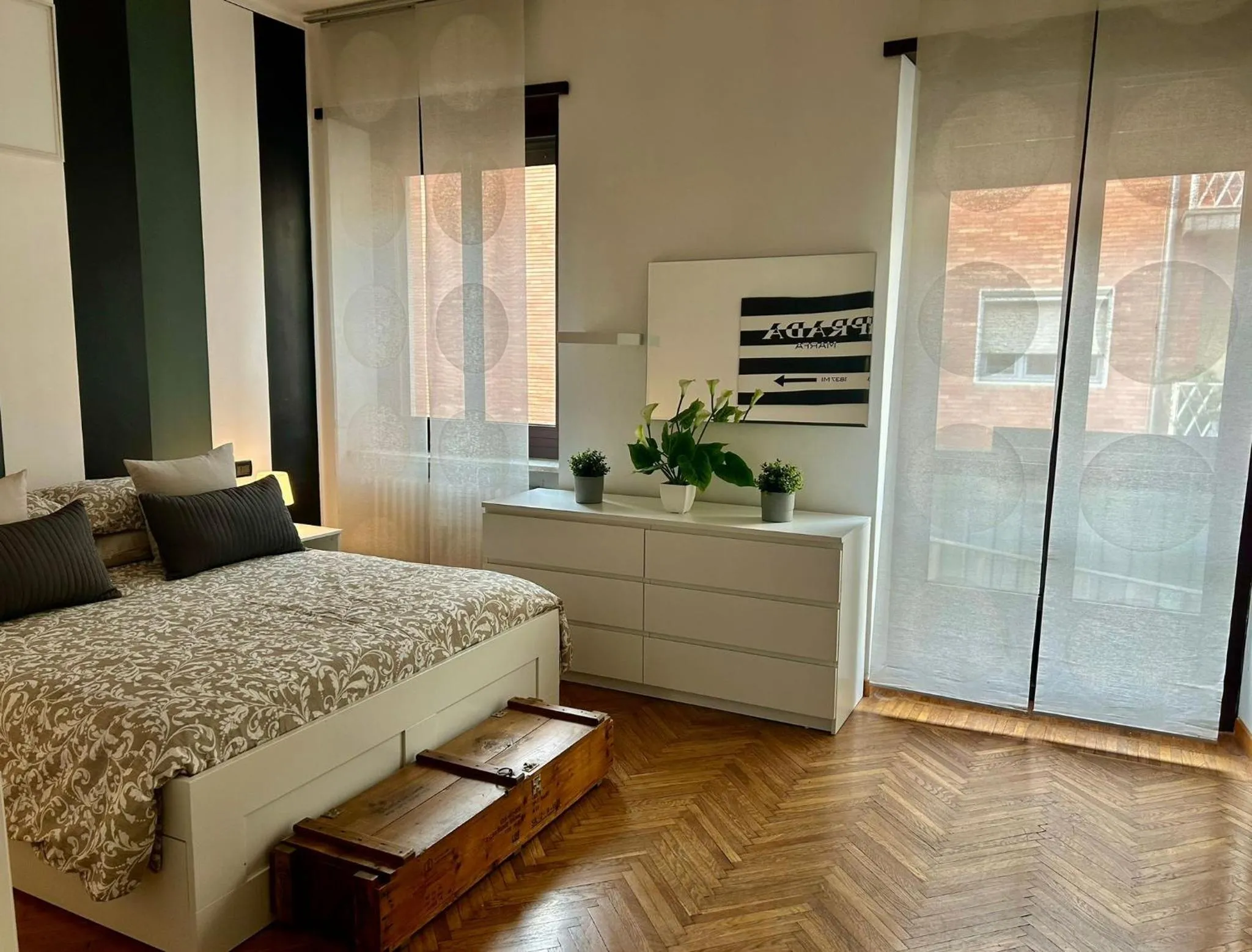 Photo of the whole room, Bed in Santhry House