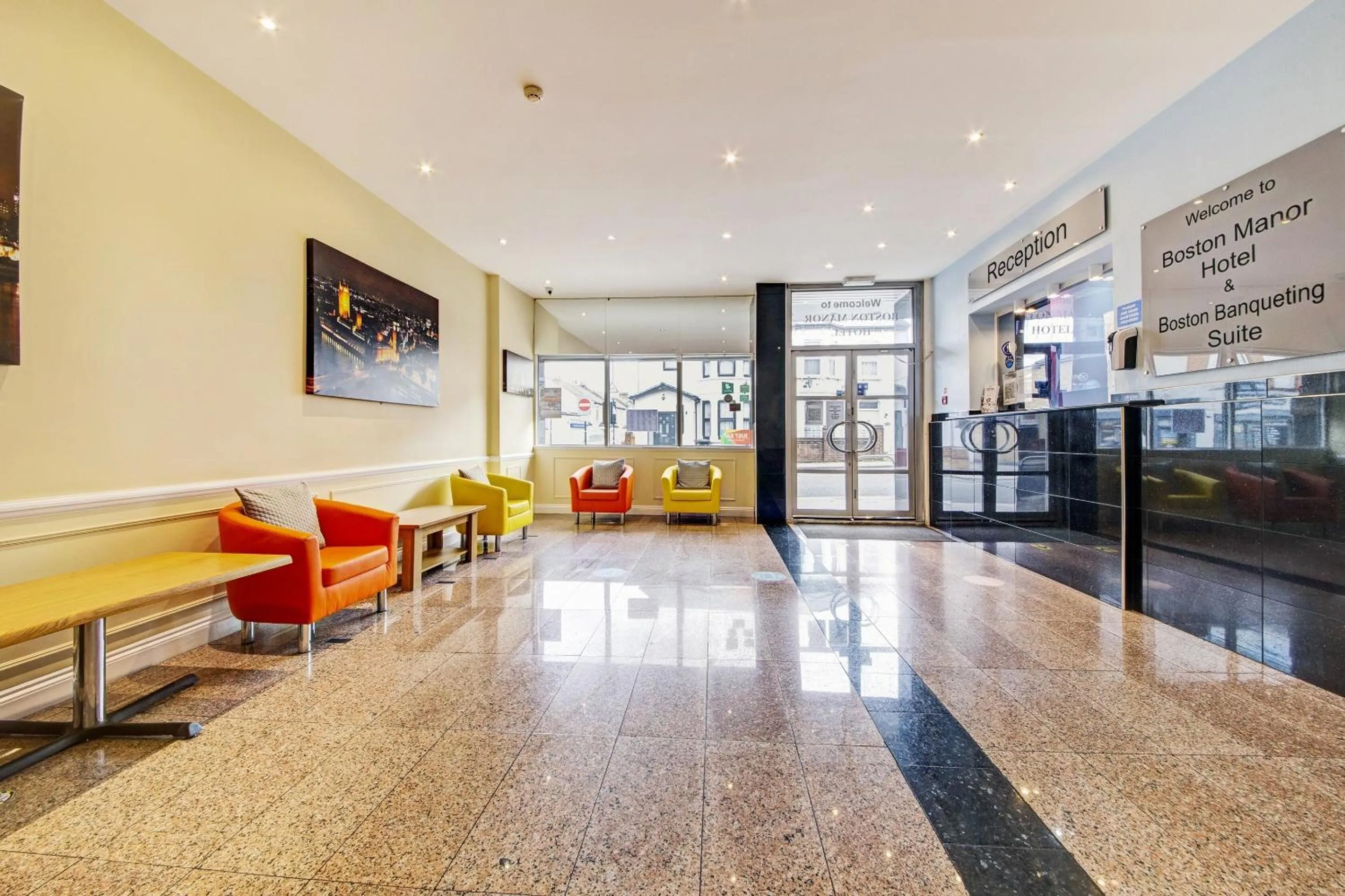 Lobby or reception in OYO Bostons Manor Hotel, Hanwell London