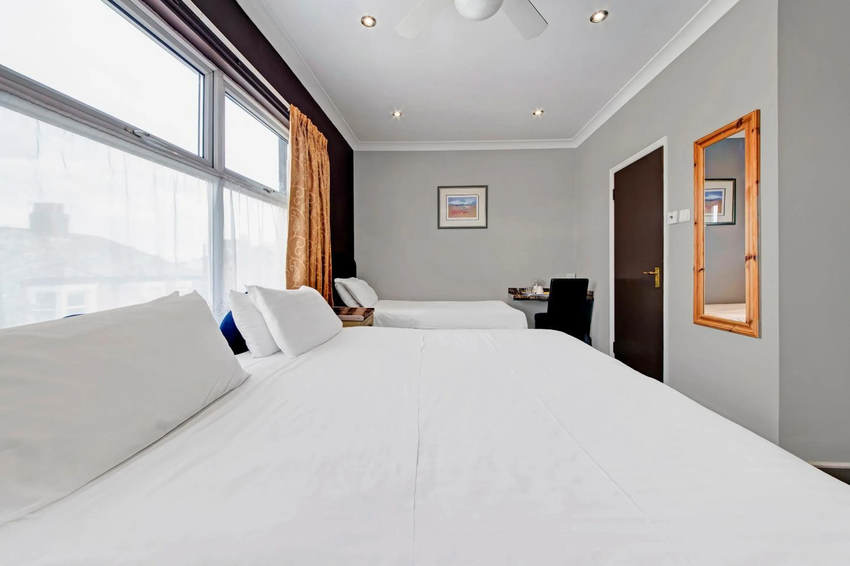 Bedroom, Bed in OYO Bostons Manor Hotel, Hanwell London