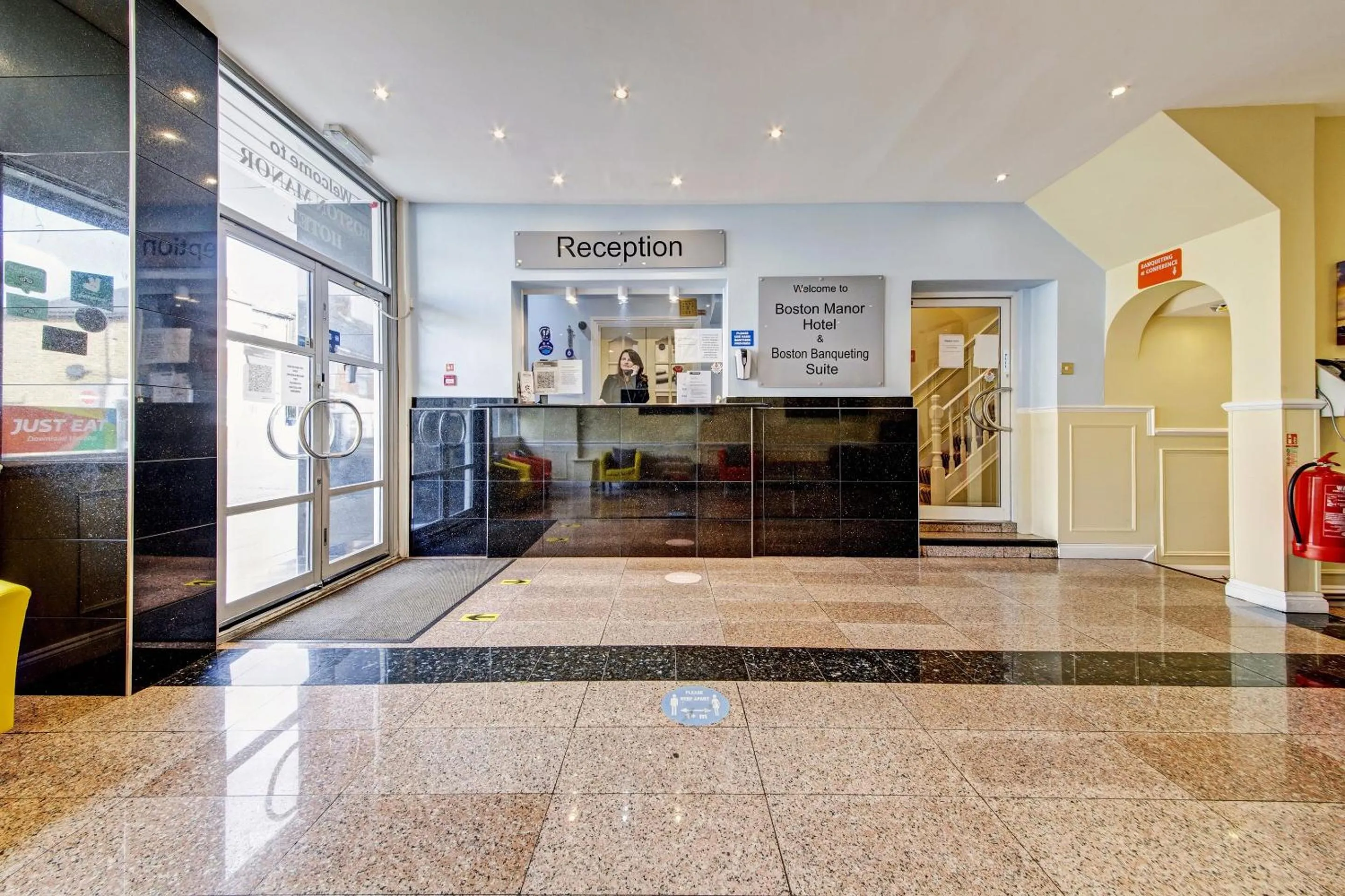 Lobby or reception in OYO Bostons Manor Hotel, Hanwell London