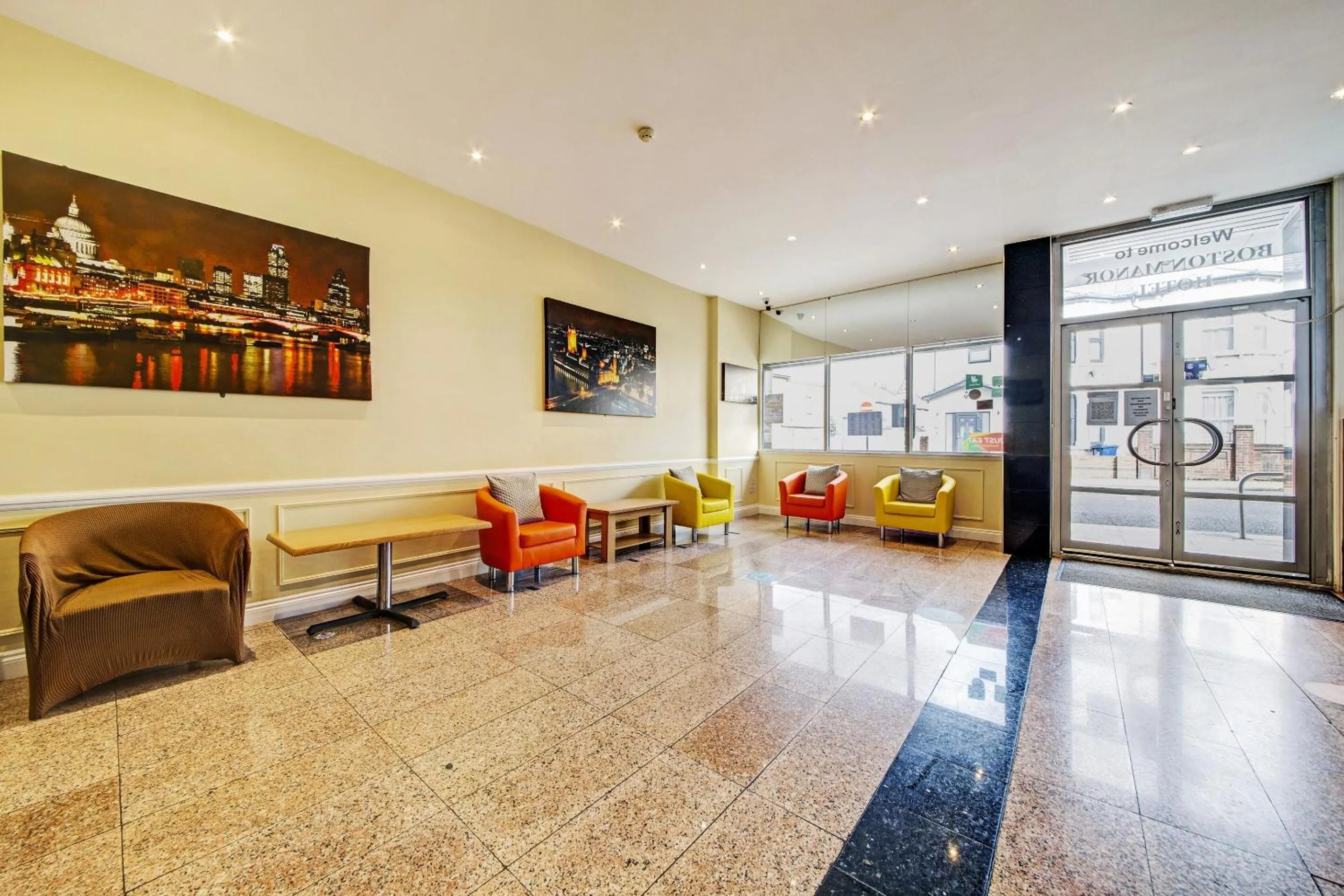 Lobby or reception in OYO Bostons Manor Hotel, Hanwell London