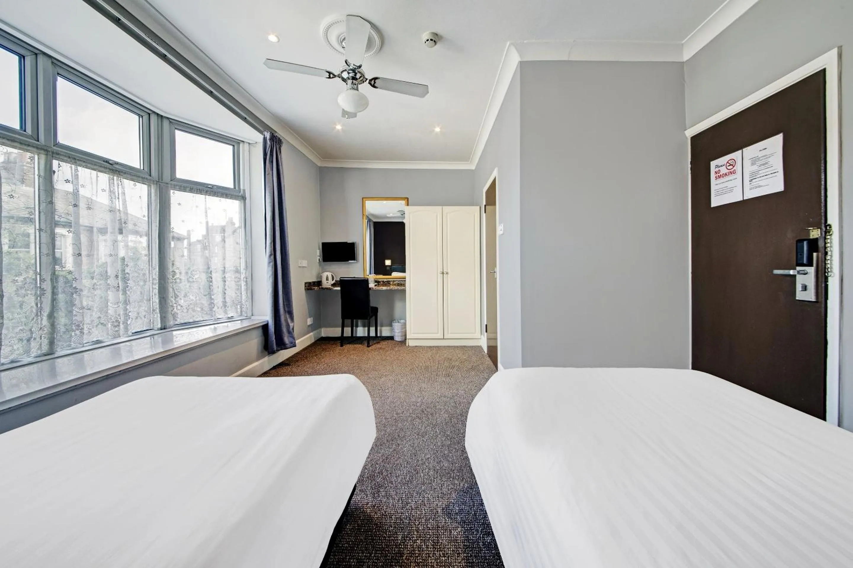 Bedroom, Bed in OYO Bostons Manor Hotel, Hanwell London