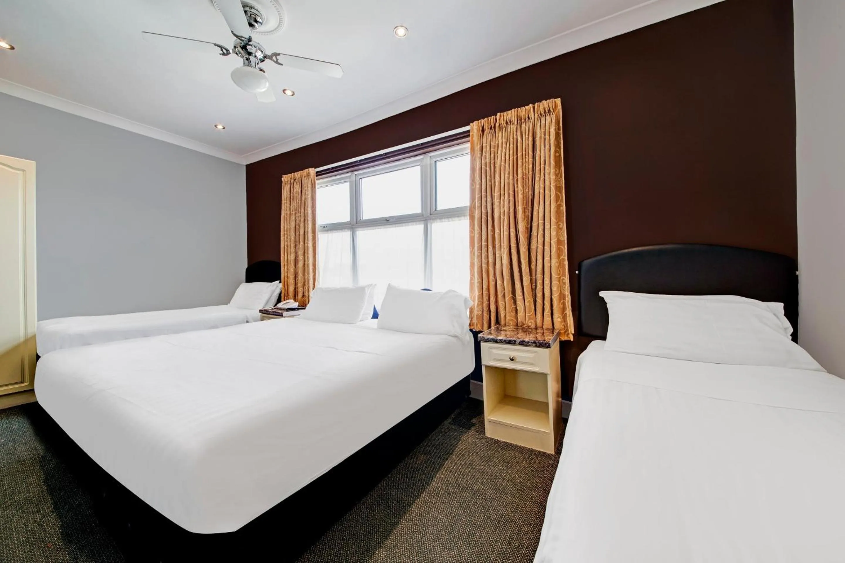 Bedroom, Bed in OYO Bostons Manor Hotel, Hanwell London