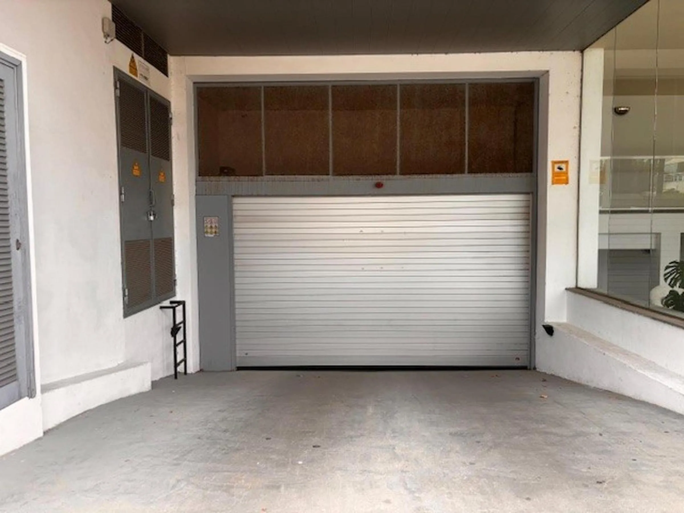 Apartamento de lujo con piscina y parking, admite mascotas - ES-323-15