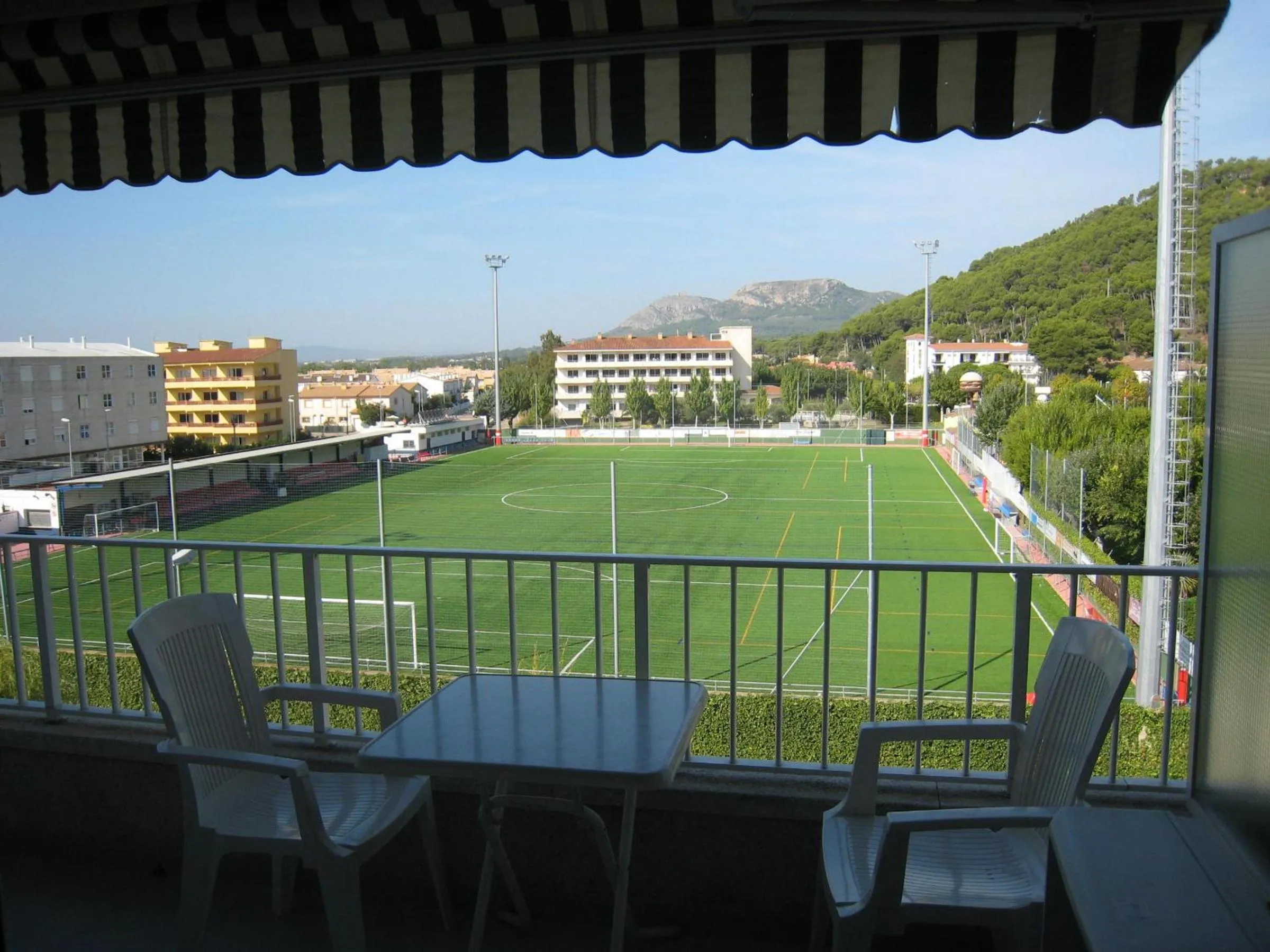 Apartamento de lujo con piscina y parking, admite mascotas - ES-323-15