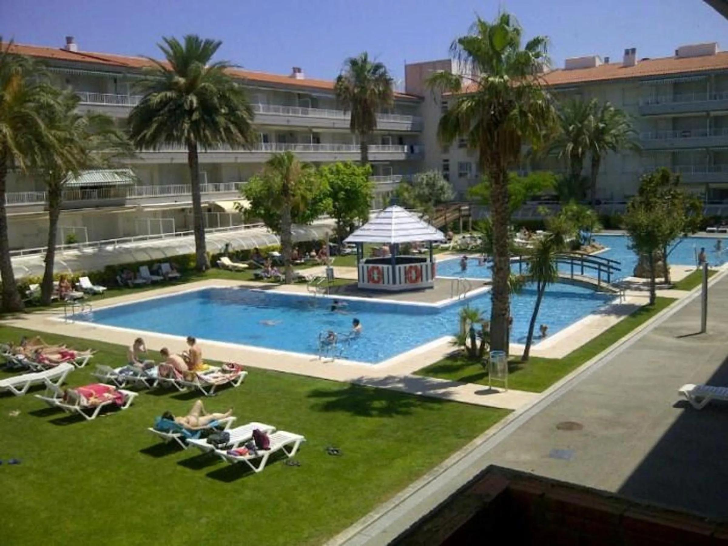 Apartamento de lujo con piscina y parking, admite mascotas - ES-323-15