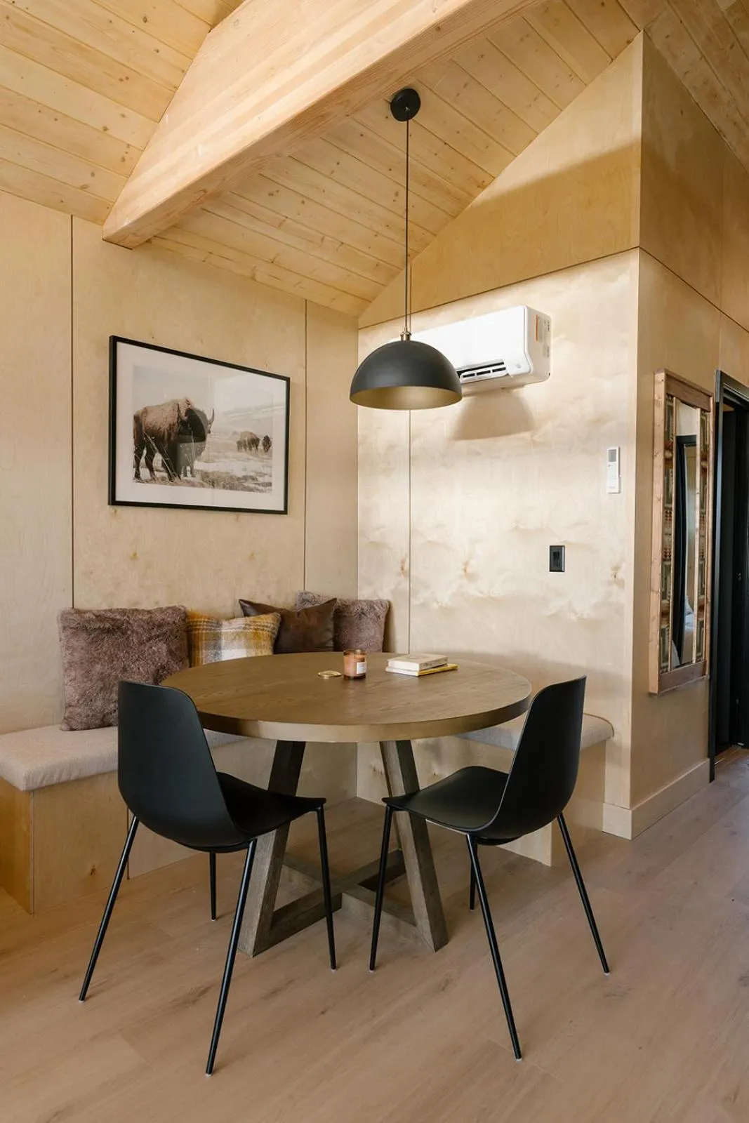 Yellowstone Peaks Hotel