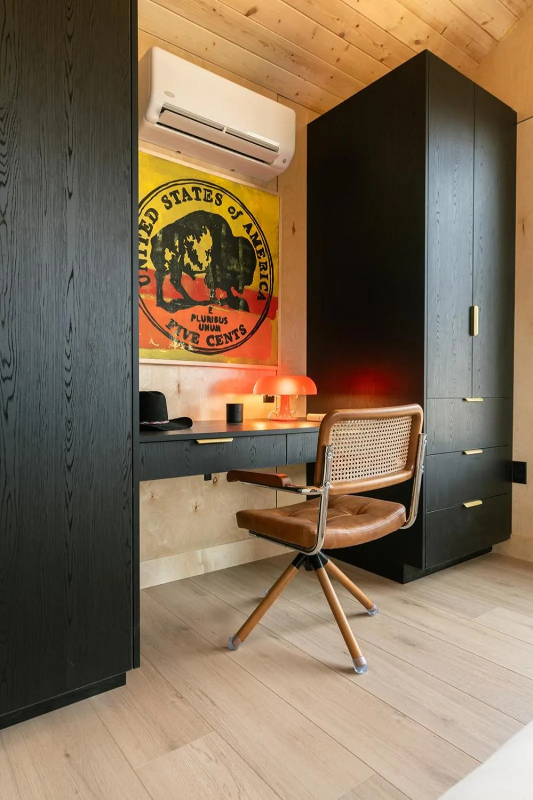 Yellowstone Peaks Hotel