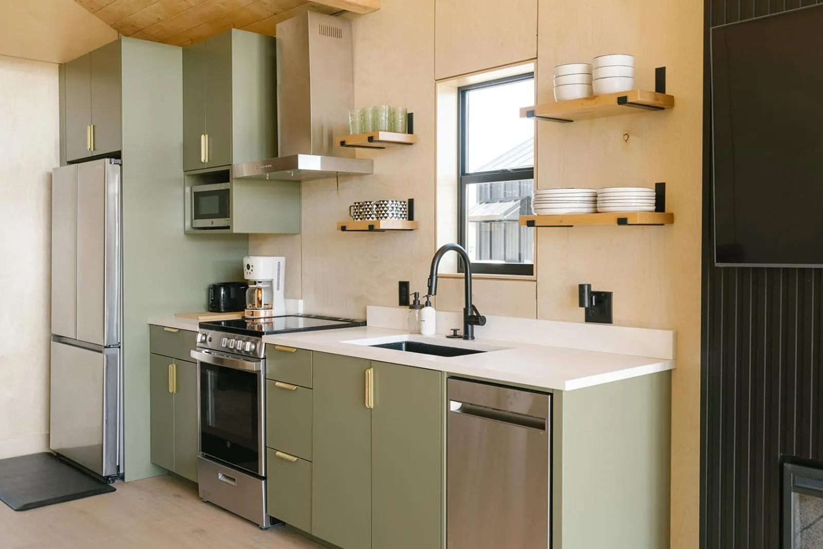 Yellowstone Peaks Hotel