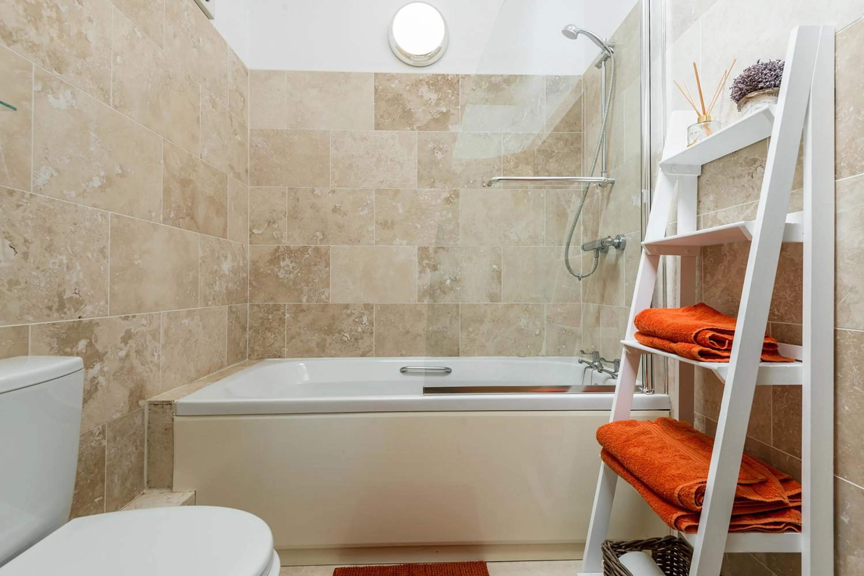 Bathroom in Kidwelly Farmhouse B&B