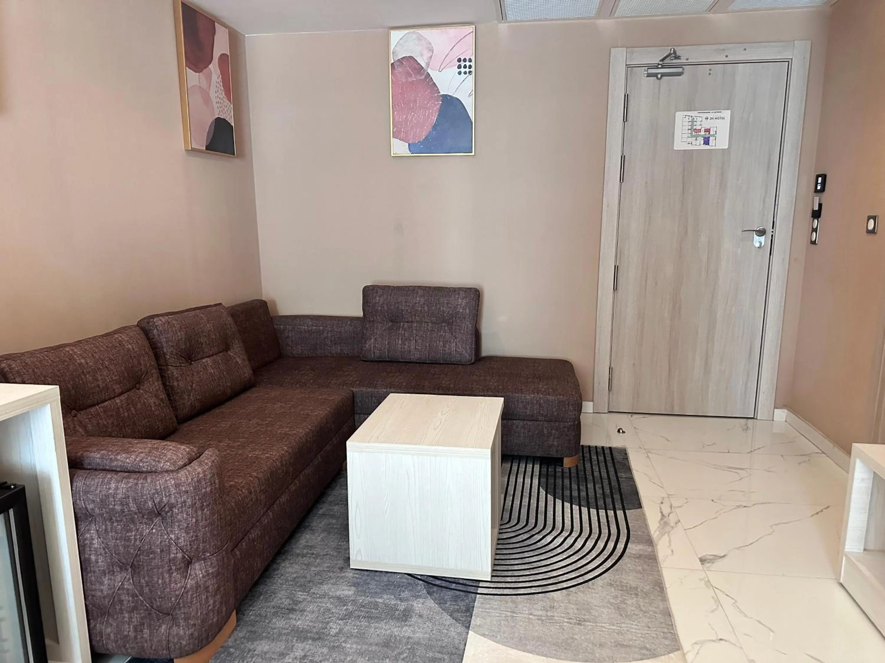 Living room in 2H Hotel