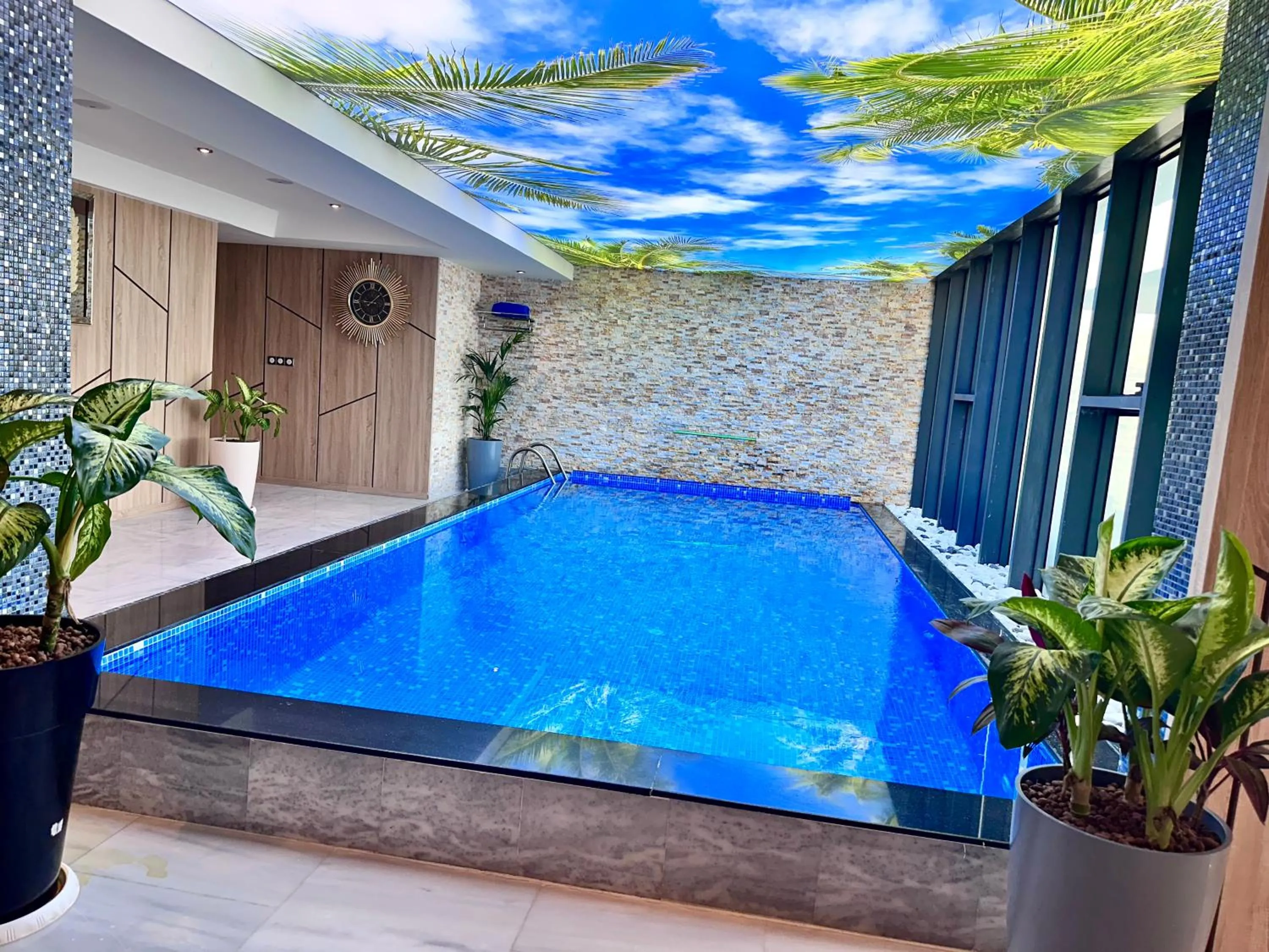 Swimming pool in 2H Hotel