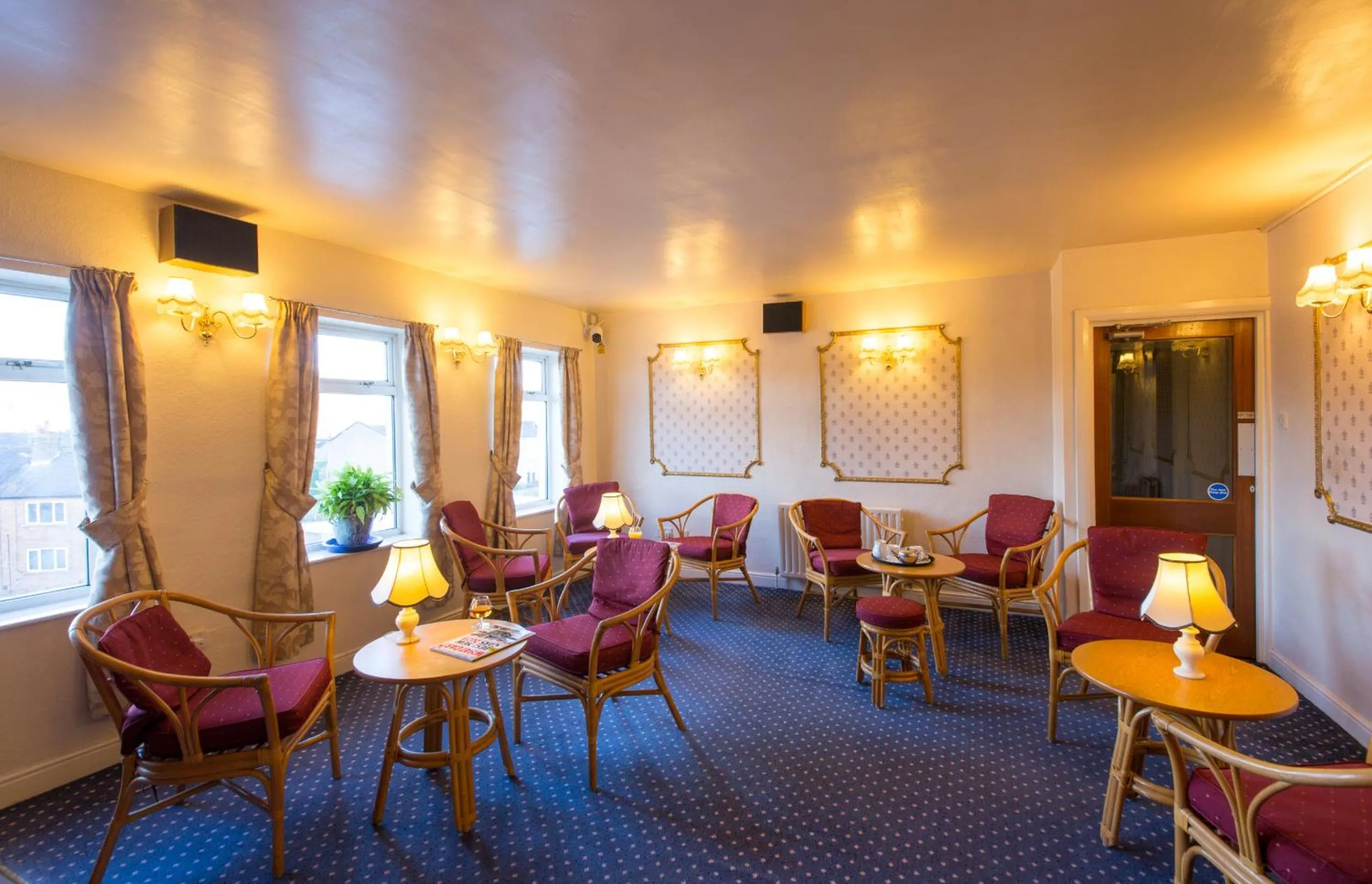 Living room in Dalesgate Hotel - Self Check In