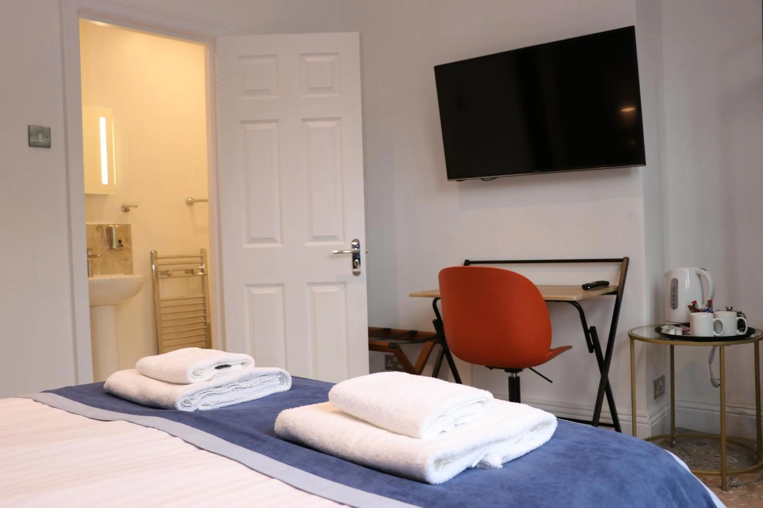 Bedroom, Bed in Dalesgate Hotel - Self Check In