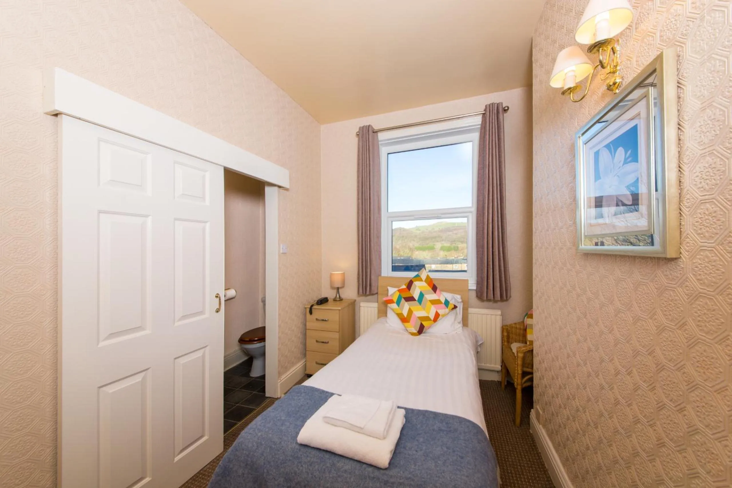 Bedroom, Bed in Dalesgate Hotel - Self Check In