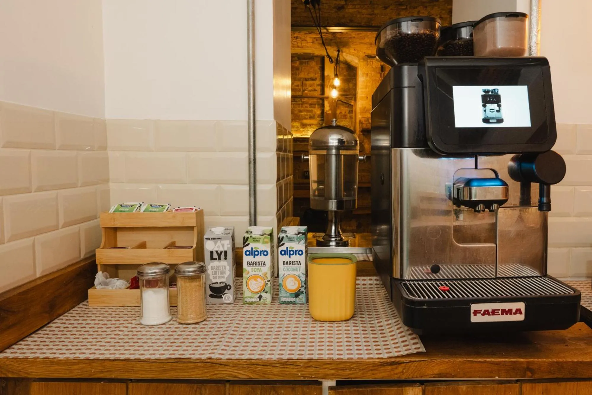 Breakfast in Wombat's City Hostel London