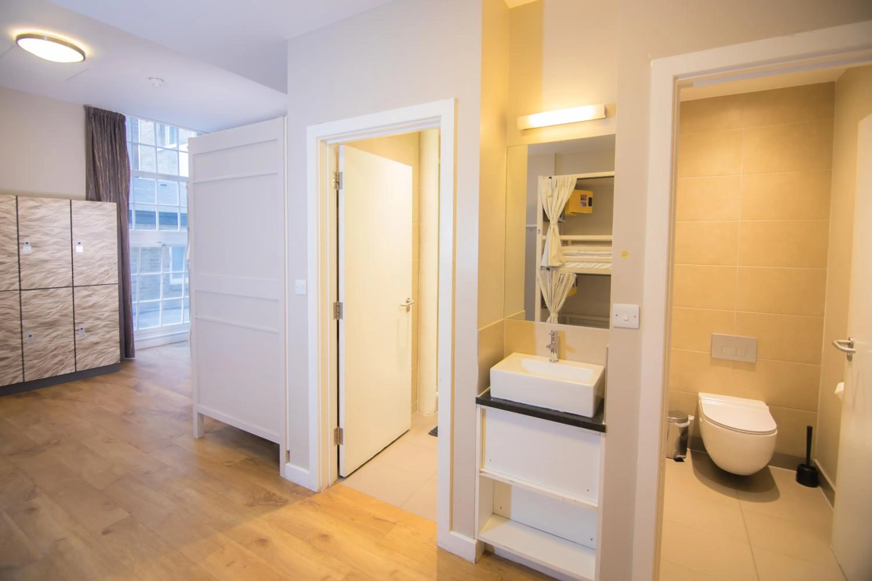 Bathroom in Wombat's City Hostel London