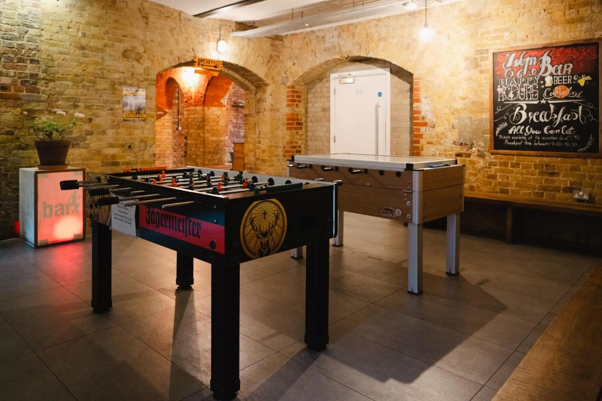 Lounge or bar in Wombat's City Hostel London