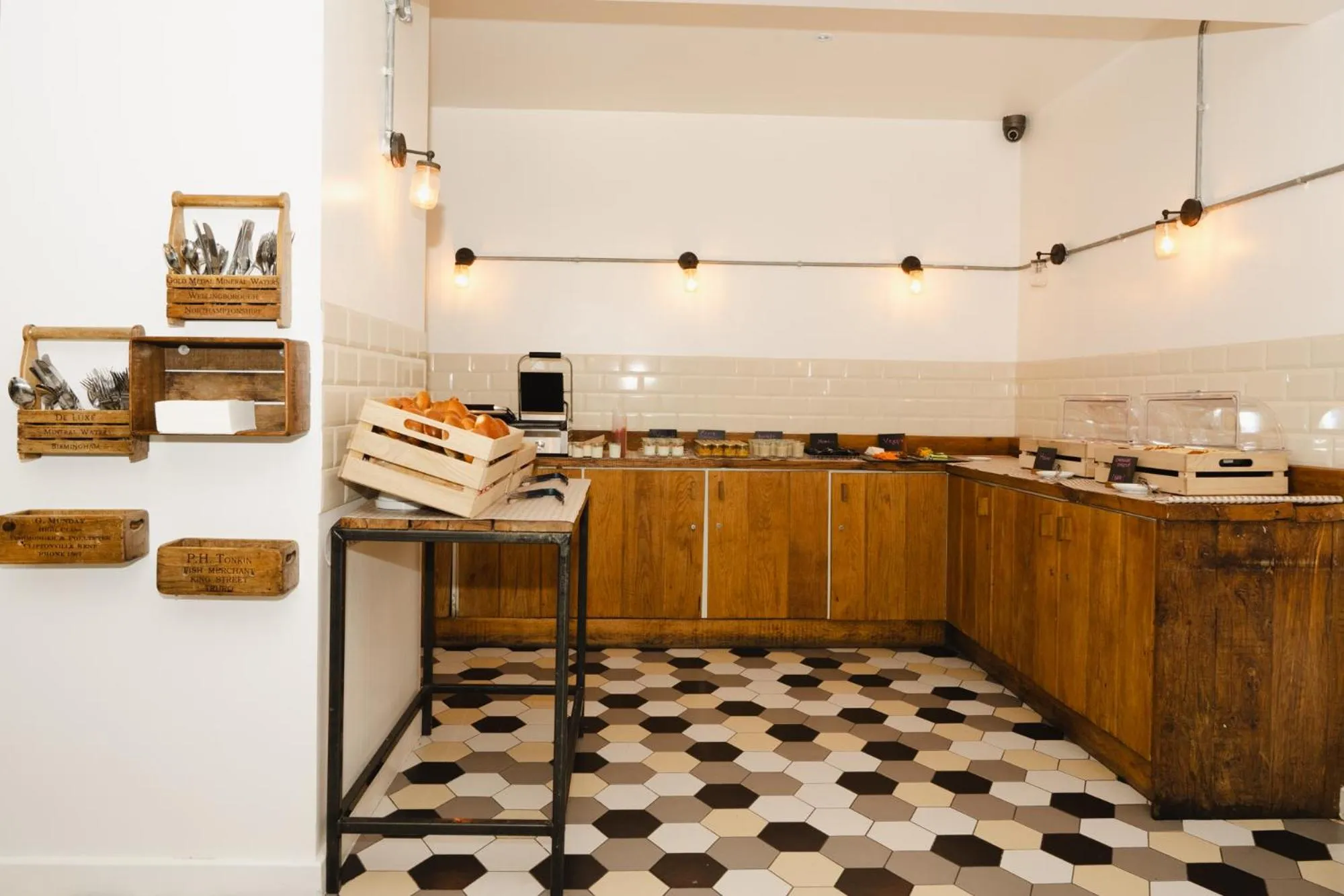 Breakfast in Wombat's City Hostel London