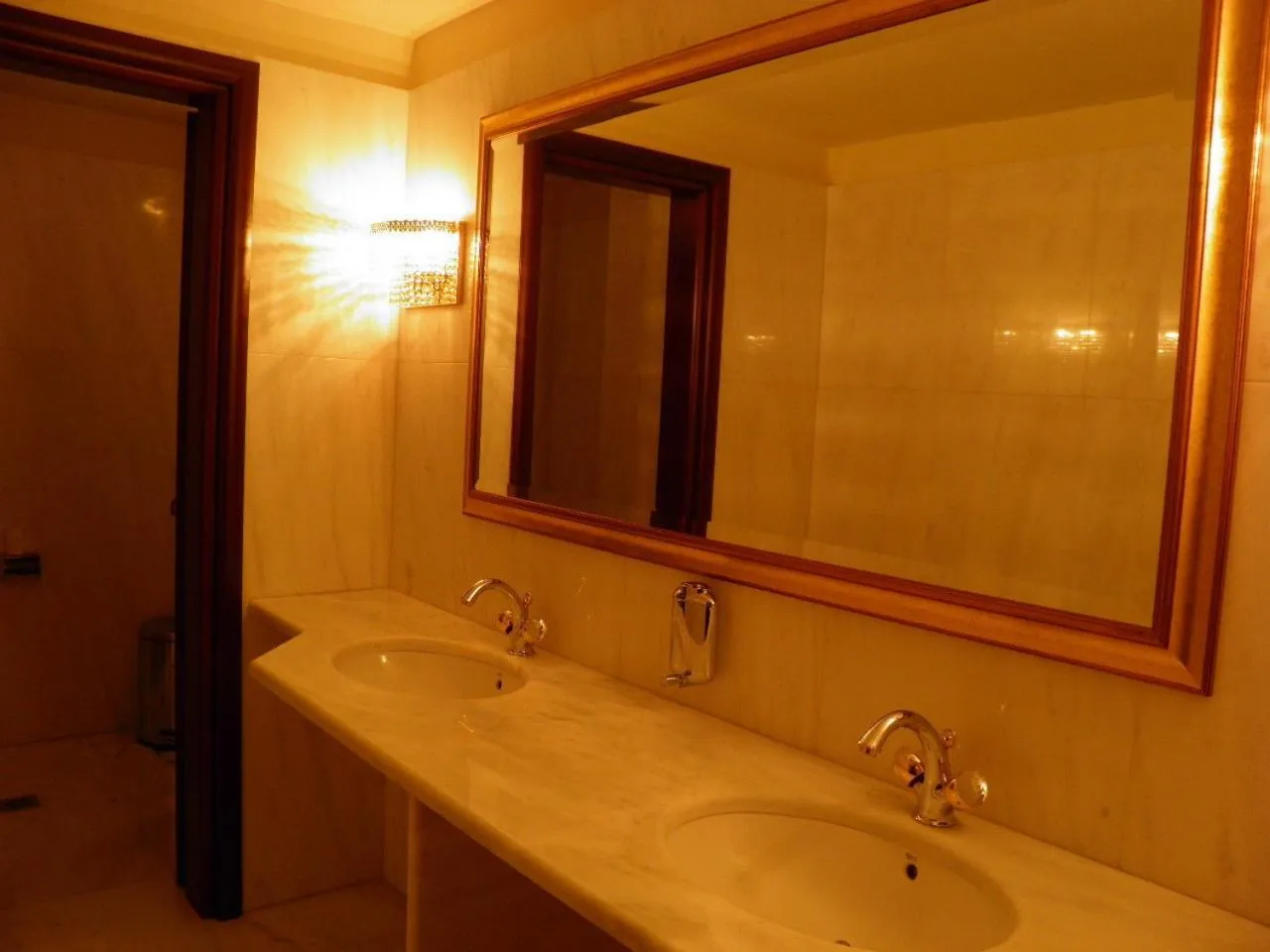 Toilet in Hotel Meletiou