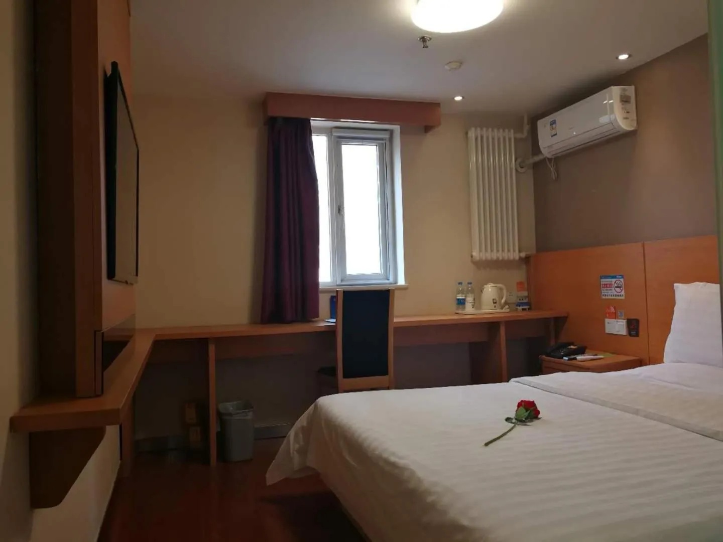 Bed in 7Days Premium Beijing Dongzhimen Airport Express Station