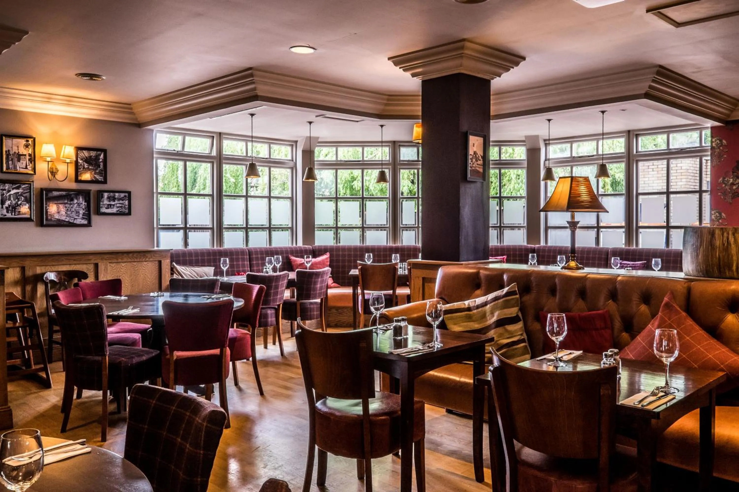 Restaurant/places to eat in Bridge Hotel