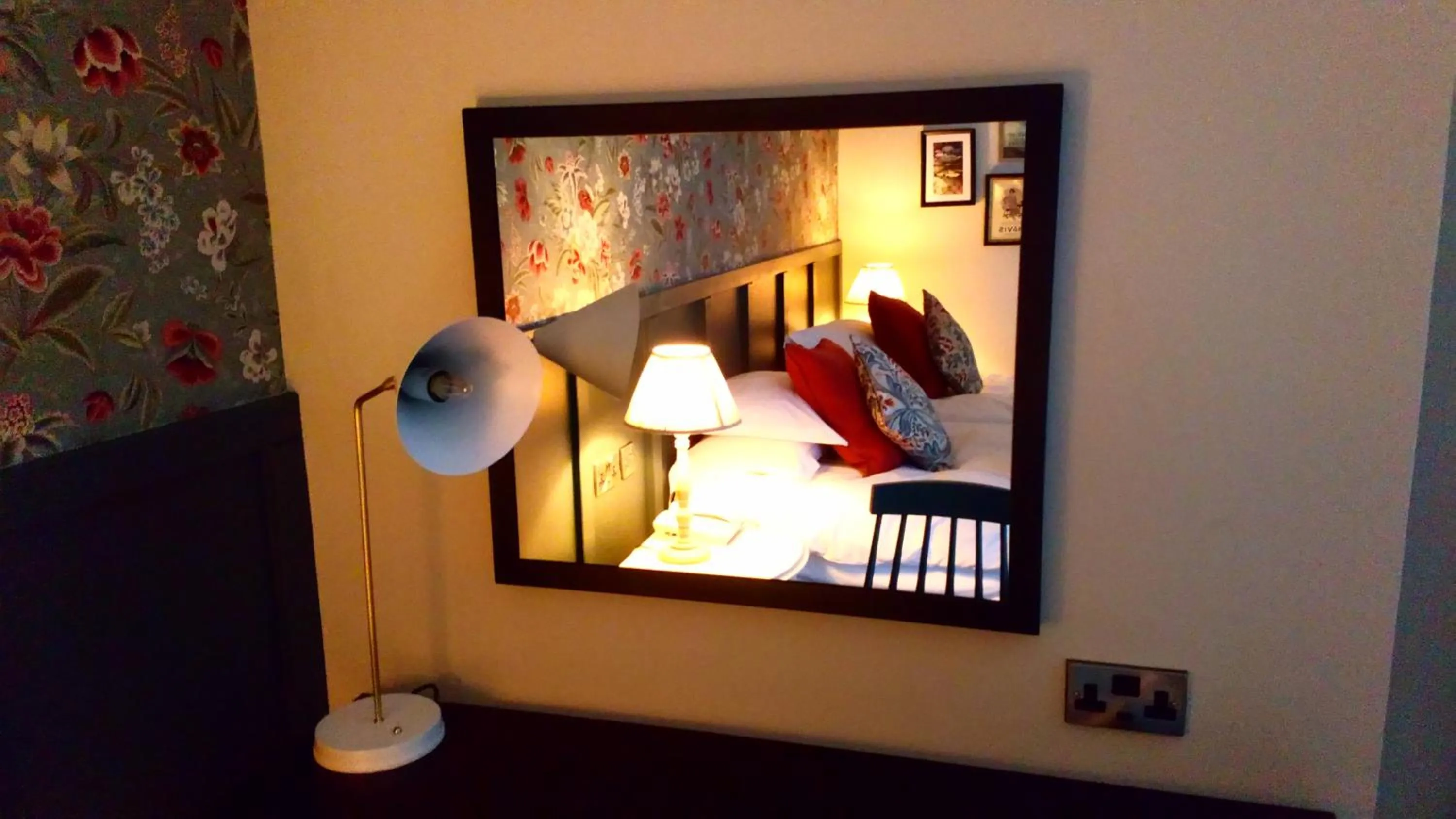 Bedroom, Bed in Bridge Hotel