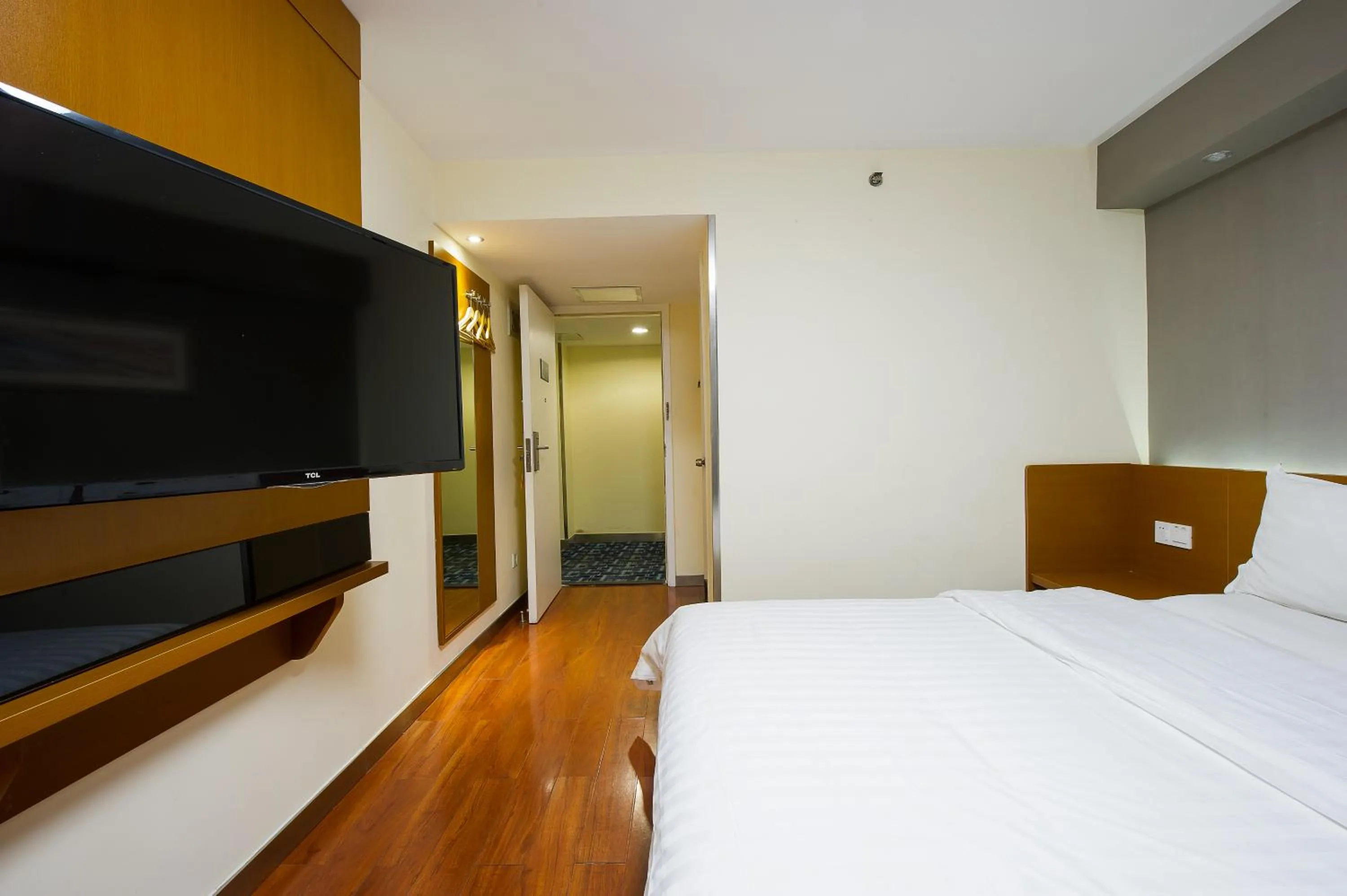 Bedroom in 7Days Inn Premium Beijing Chaoyangmen