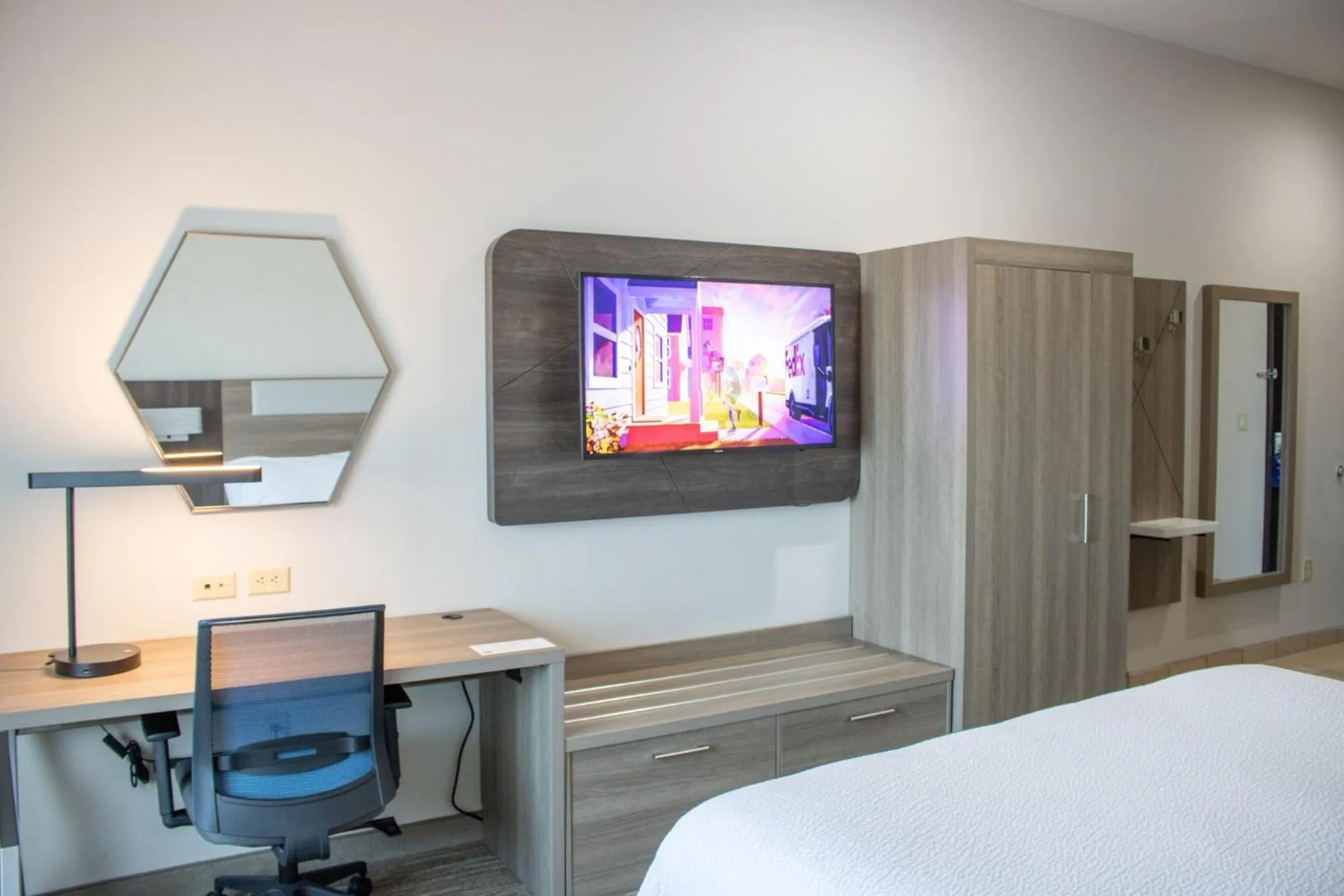 Photo of the whole room, Bed in Holiday Inn Express Hotel & Suites Temple-Medical Center Area by IHG